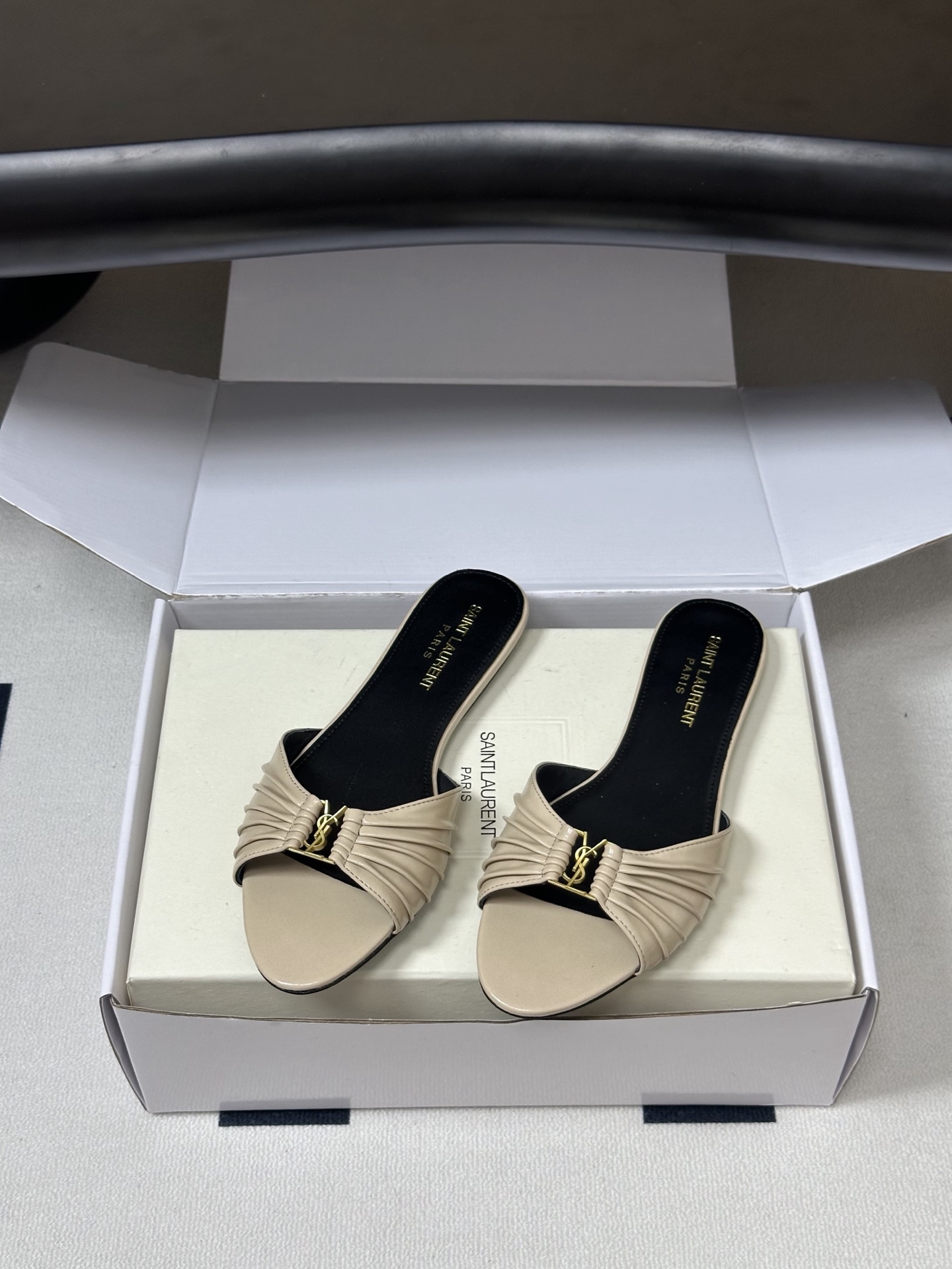 顶级品质(配高档飞机盒✈️)Saint Laurent 圣罗兰fw26 new arrival~ YSL 顶级品质(配高档飞机盒✈️)Saint Laurent 圣罗兰fw26 new arrival~ YSL