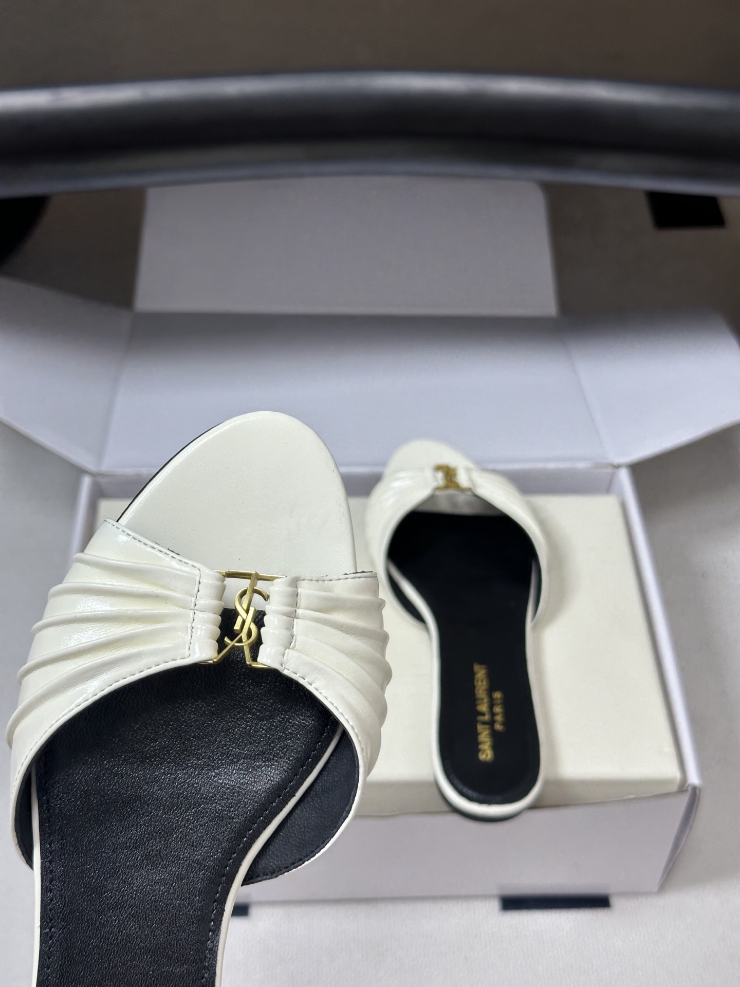 顶级品质(配高档飞机盒✈️)Saint Laurent 圣罗兰fw26 new arrival~ YSL 顶级品质(配高档飞机盒✈️)Saint Laurent 圣罗兰fw26 new arrival~ YSL