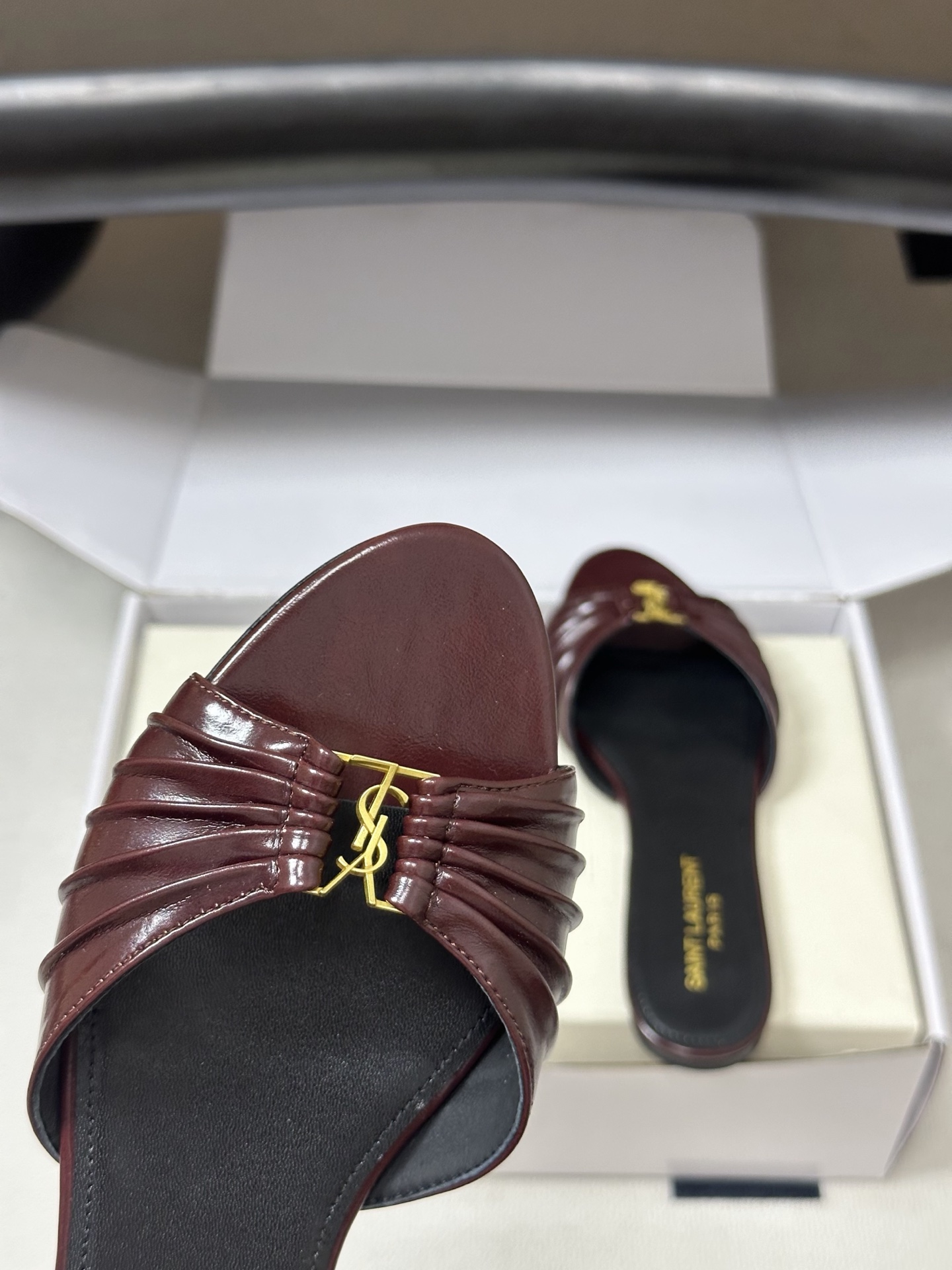 顶级品质(配高档飞机盒✈️)Saint Laurent 圣罗兰fw26 new arrival~ YSL 顶级品质(配高档飞机盒✈️)Saint Laurent 圣罗兰fw26 new arrival~ YSL