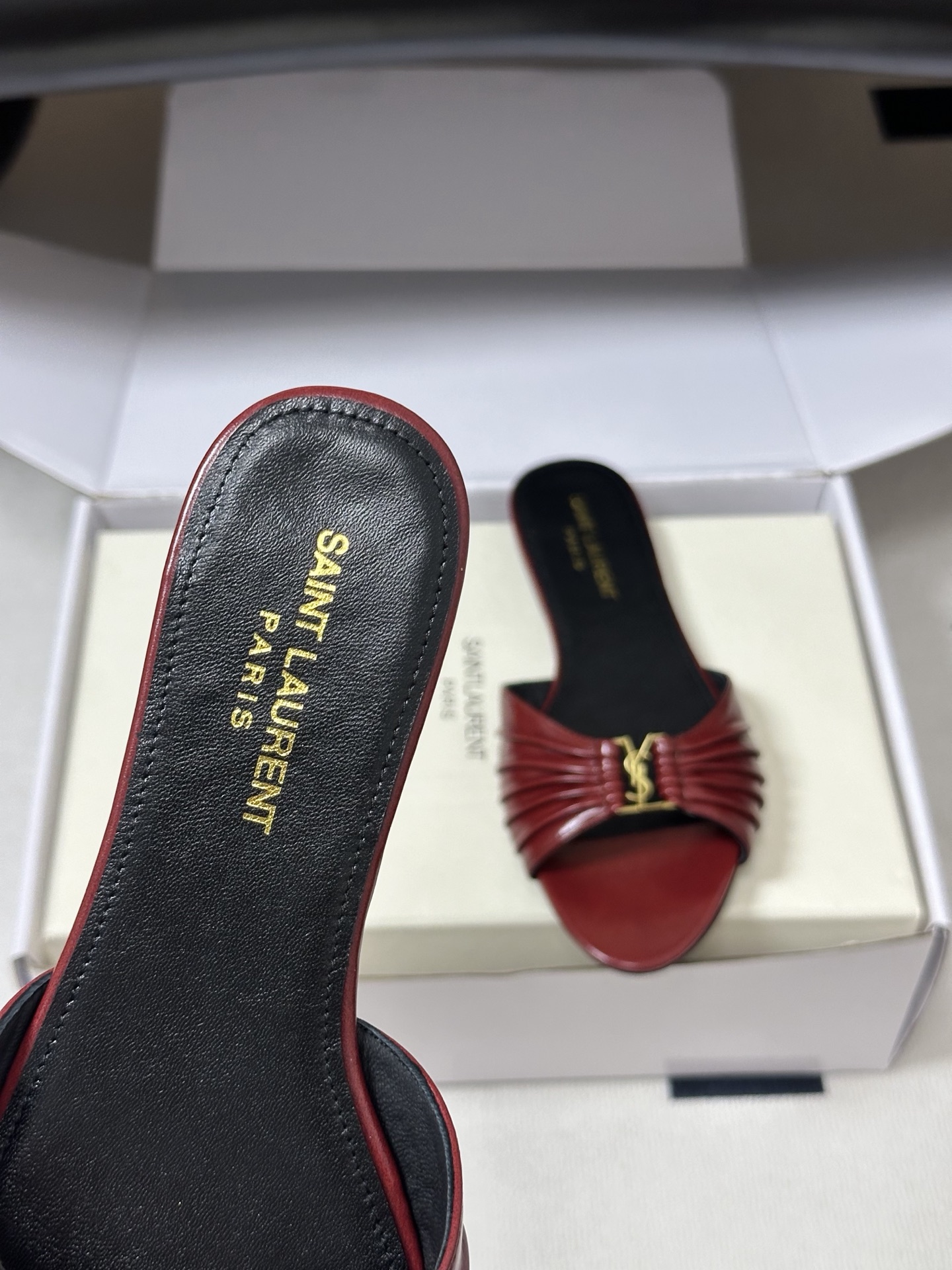 顶级品质(配高档飞机盒✈️)Saint Laurent 圣罗兰fw26 new arrival~ YSL 顶级品质(配高档飞机盒✈️)Saint Laurent 圣罗兰fw26 new arrival~ YSL