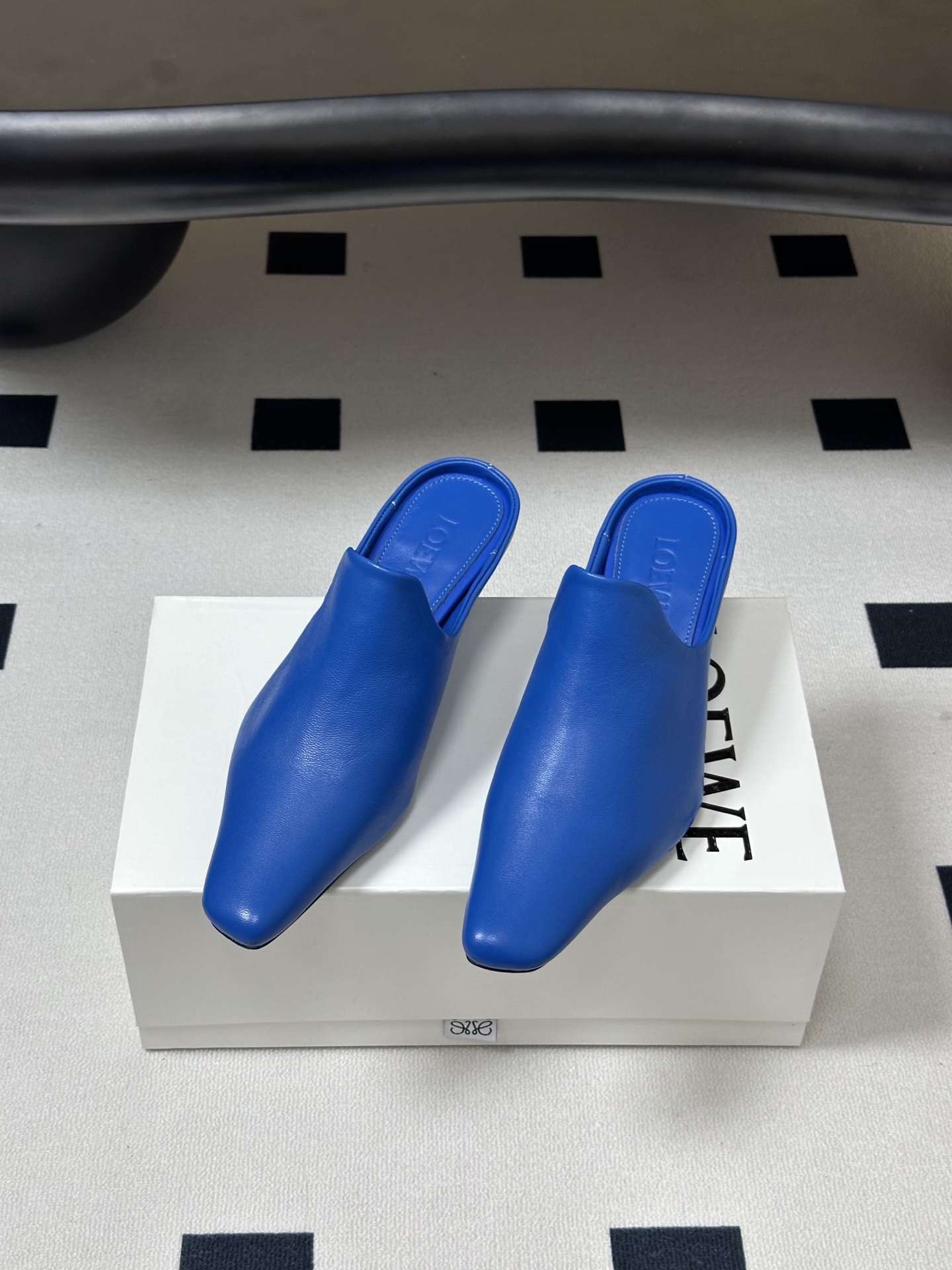 LOEWE 罗意威 26Fw春夏新款 复古风方头小猫跟凉拖鞋高跟穆勒半拖鞋Onda矮跟凉鞋｜上脚超好看的