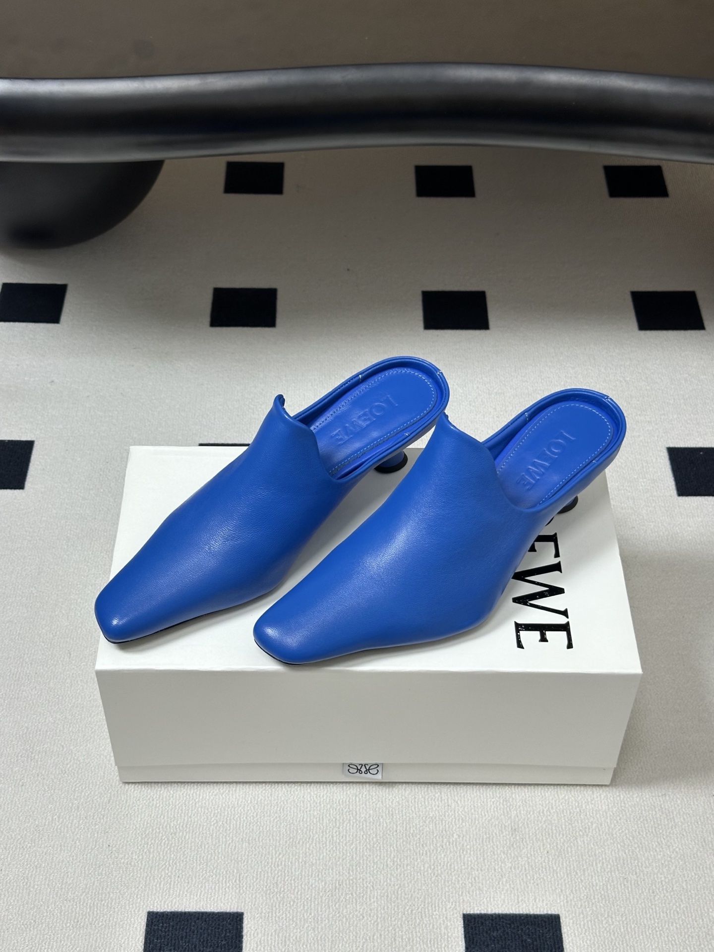 LOEWE 罗意威 26Fw春夏新款 复古风方头小猫跟凉拖鞋高跟穆勒半拖鞋Onda矮跟凉鞋｜上脚超好看的