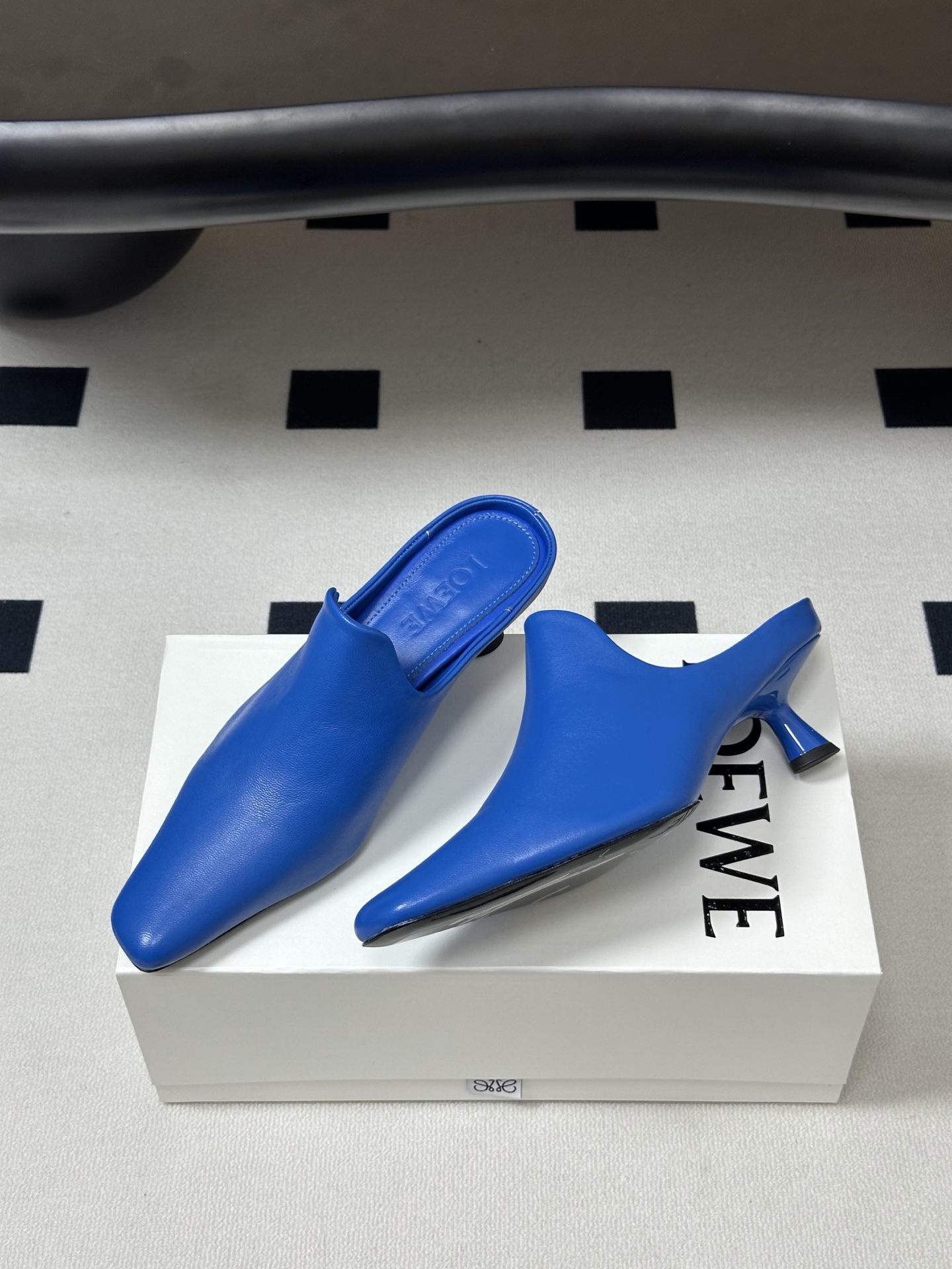 LOEWE 罗意威 26Fw春夏新款 复古风方头小猫跟凉拖鞋高跟穆勒半拖鞋Onda矮跟凉鞋｜上脚超好看的