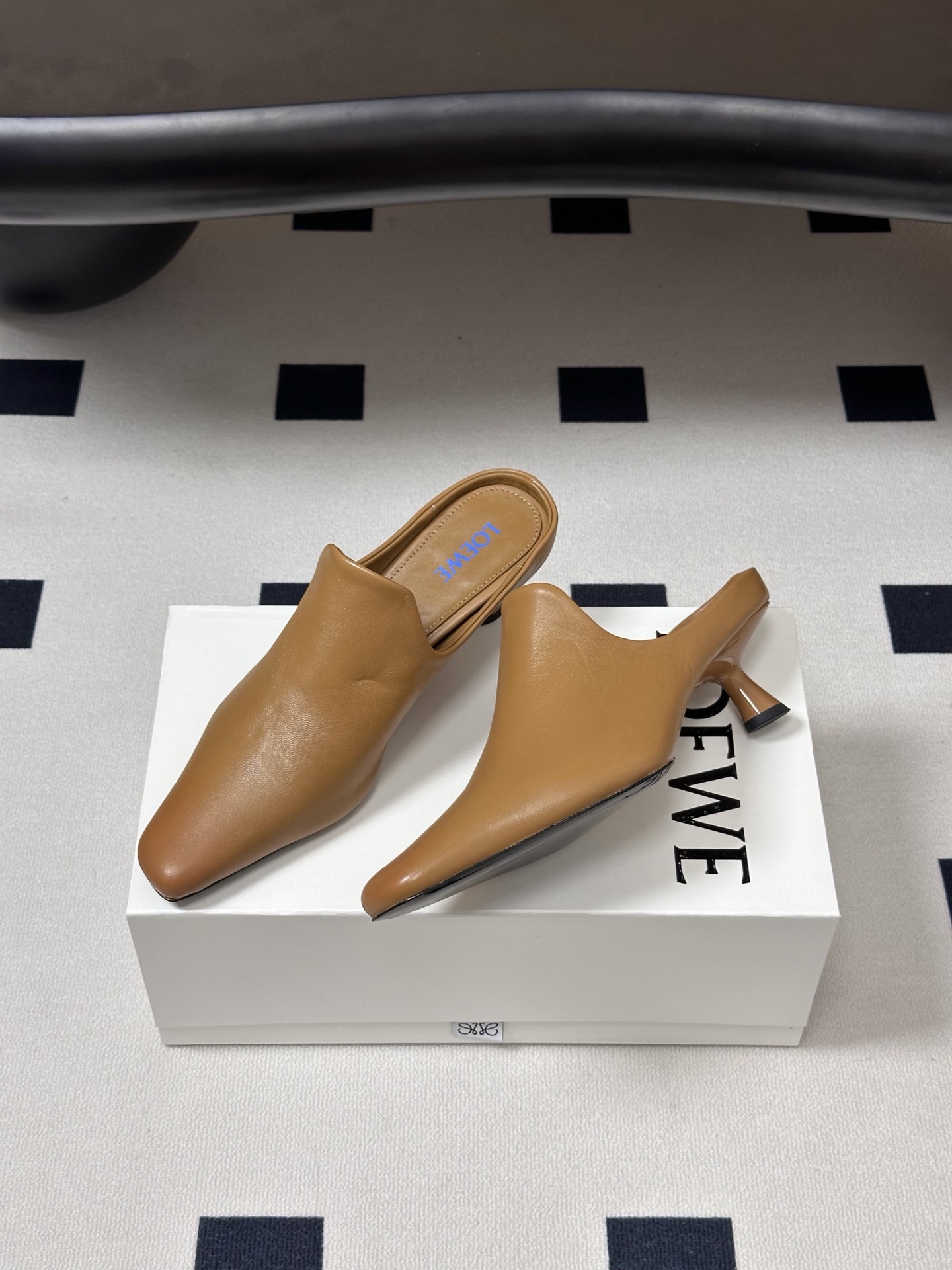 LOEWE 罗意威 26Fw春夏新款 复古风方头小猫跟凉拖鞋高跟穆勒半拖鞋Onda矮跟凉鞋｜上脚超好看的