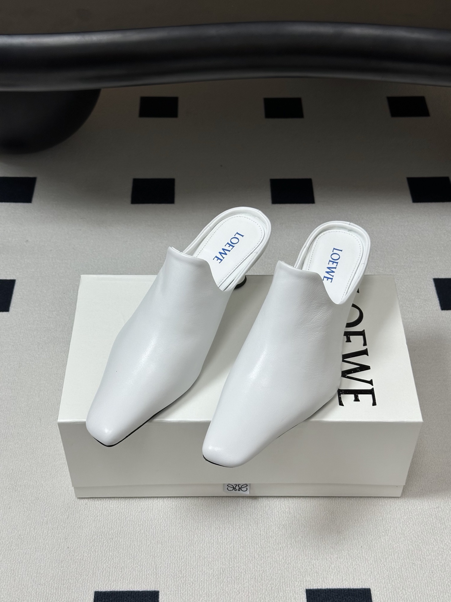 LOEWE 罗意威 26Fw春夏新款 复古风方头小猫跟凉拖鞋高跟穆勒半拖鞋Onda矮跟凉鞋｜上脚超好看的
