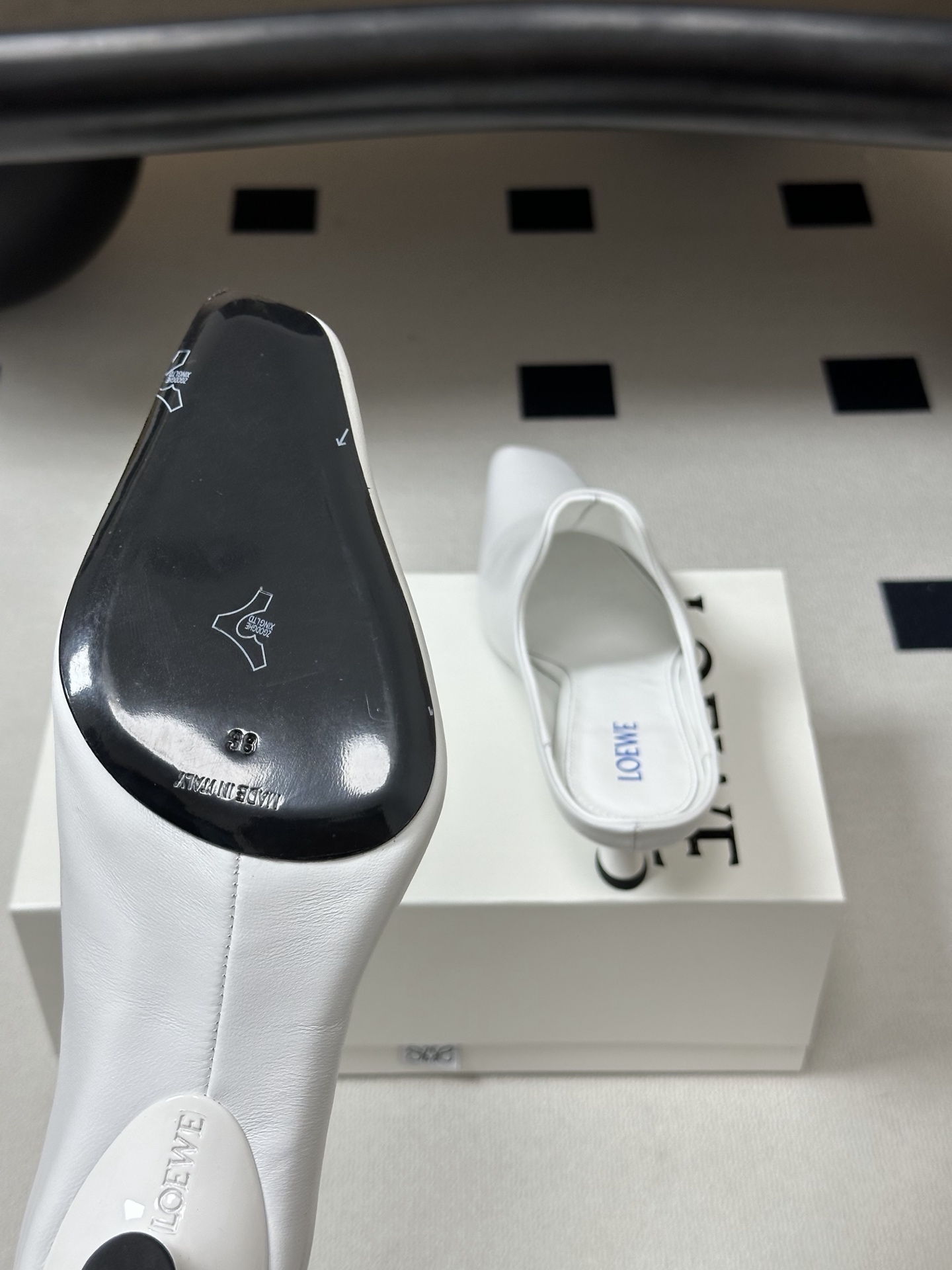 LOEWE 罗意威 26Fw春夏新款 复古风方头小猫跟凉拖鞋高跟穆勒半拖鞋Onda矮跟凉鞋｜上脚超好看的