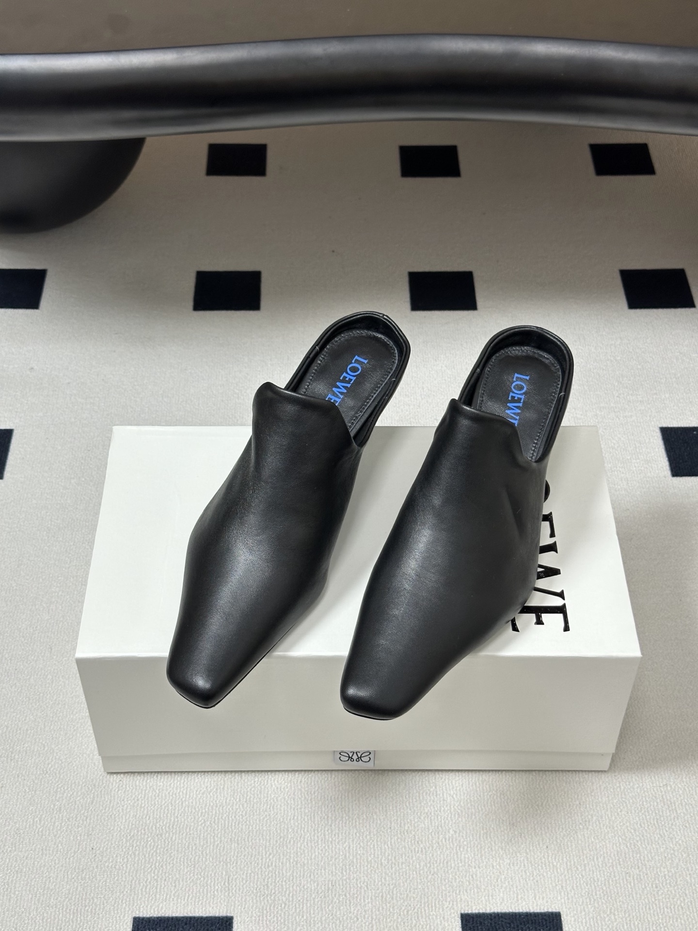 LOEWE 罗意威 26Fw春夏新款 复古风方头小猫跟凉拖鞋高跟穆勒半拖鞋Onda矮跟凉鞋｜上脚超好看的