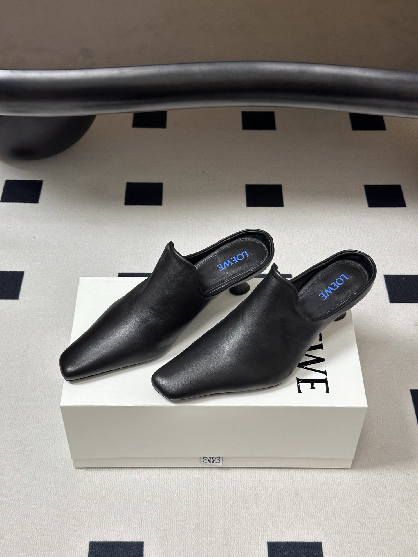 LOEWE 罗意威 26Fw春夏新款 复古风方头小猫跟凉拖鞋高跟穆勒半拖鞋Onda矮跟凉鞋｜上脚超好看的