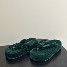 Balemciag巴黎世家 26ss夏季新款 真丝绒夹脚人字拖鞋厚底沙滩凉拖鞋夏日多巴胺夹脚拖鞋、百搭显 Balemciag巴黎世家 26ss夏季新款 真丝绒夹脚人字拖鞋厚底沙滩凉拖鞋夏日多巴胺夹脚拖鞋、百搭显