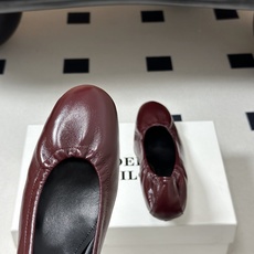 Phoebe Philo 26ss早春新款 小猫跟芭蕾舞鞋超软奶奶鞋小矮跟单鞋经典的芭蕾鞋型,搭配鞋头的 Phoebe Philo 26ss早春新款 小猫跟芭蕾舞鞋超软奶奶鞋小矮跟单鞋经典的芭蕾鞋型,搭配鞋头的