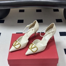 顶级品质(配飞机盒✈️➕10)2026 早春新款Valentino 华伦天奴 VLOGO SIGNATU 顶级品质(配飞机盒✈️➕10)2026 早春新款Valentino 华伦天奴 VLOGO SIGNATU