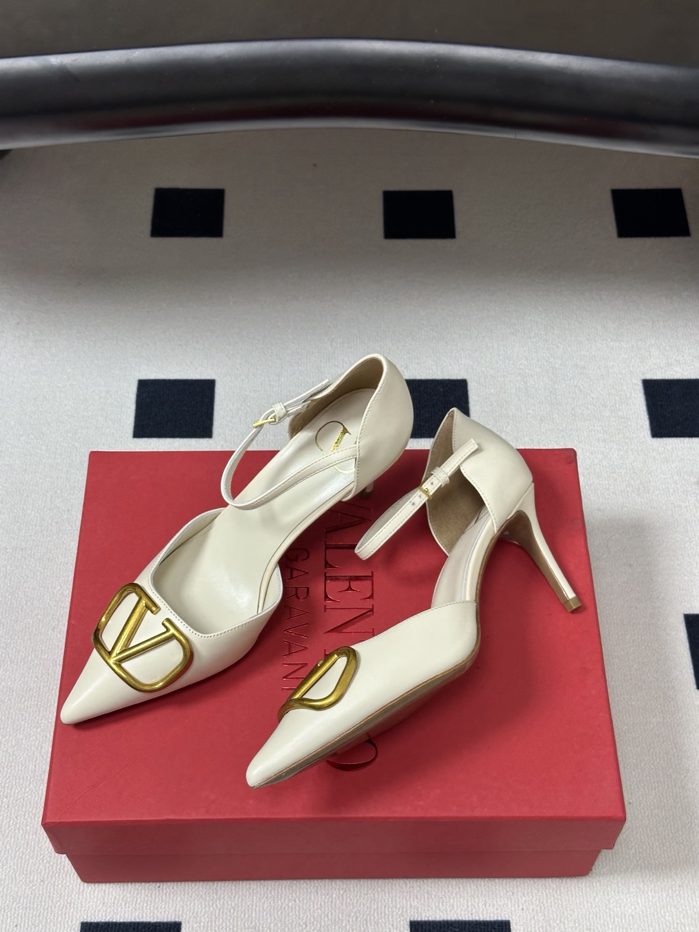 顶级品质(配飞机盒✈️➕10)2026 早春新款Valentino 华伦天奴 VLOGO SIGNATU 顶级品质(配飞机盒✈️➕10)2026 早春新款Valentino 华伦天奴 VLOGO SIGNATU