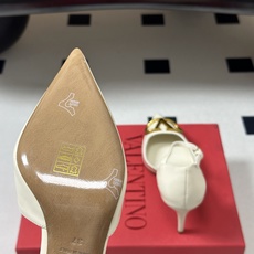 顶级品质(配飞机盒✈️➕10)2026 早春新款Valentino 华伦天奴 VLOGO SIGNATU 顶级品质(配飞机盒✈️➕10)2026 早春新款Valentino 华伦天奴 VLOGO SIGNATU