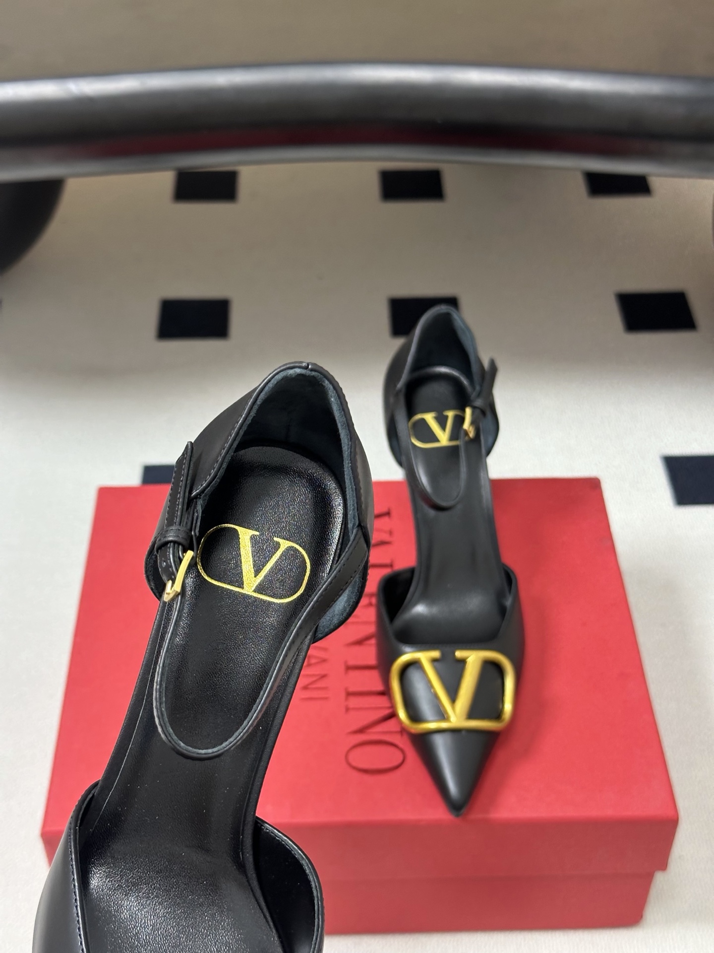顶级品质（配飞机盒✈️➕10）2026 早春新款Valentino 华伦天奴 VLOGO SIGNATU