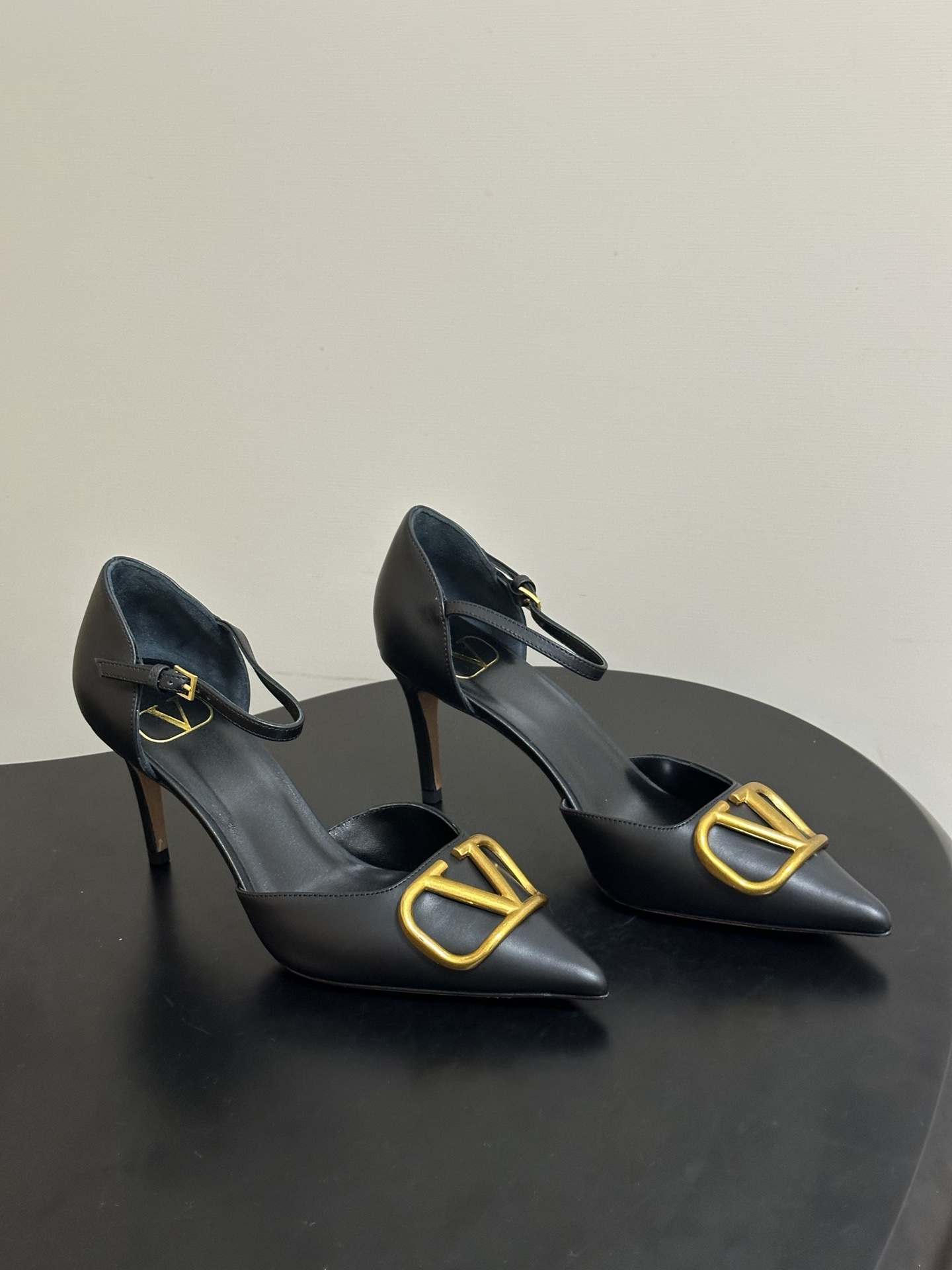 顶级品质（配飞机盒✈️➕10）2026 早春新款Valentino 华伦天奴 VLOGO SIGNATU