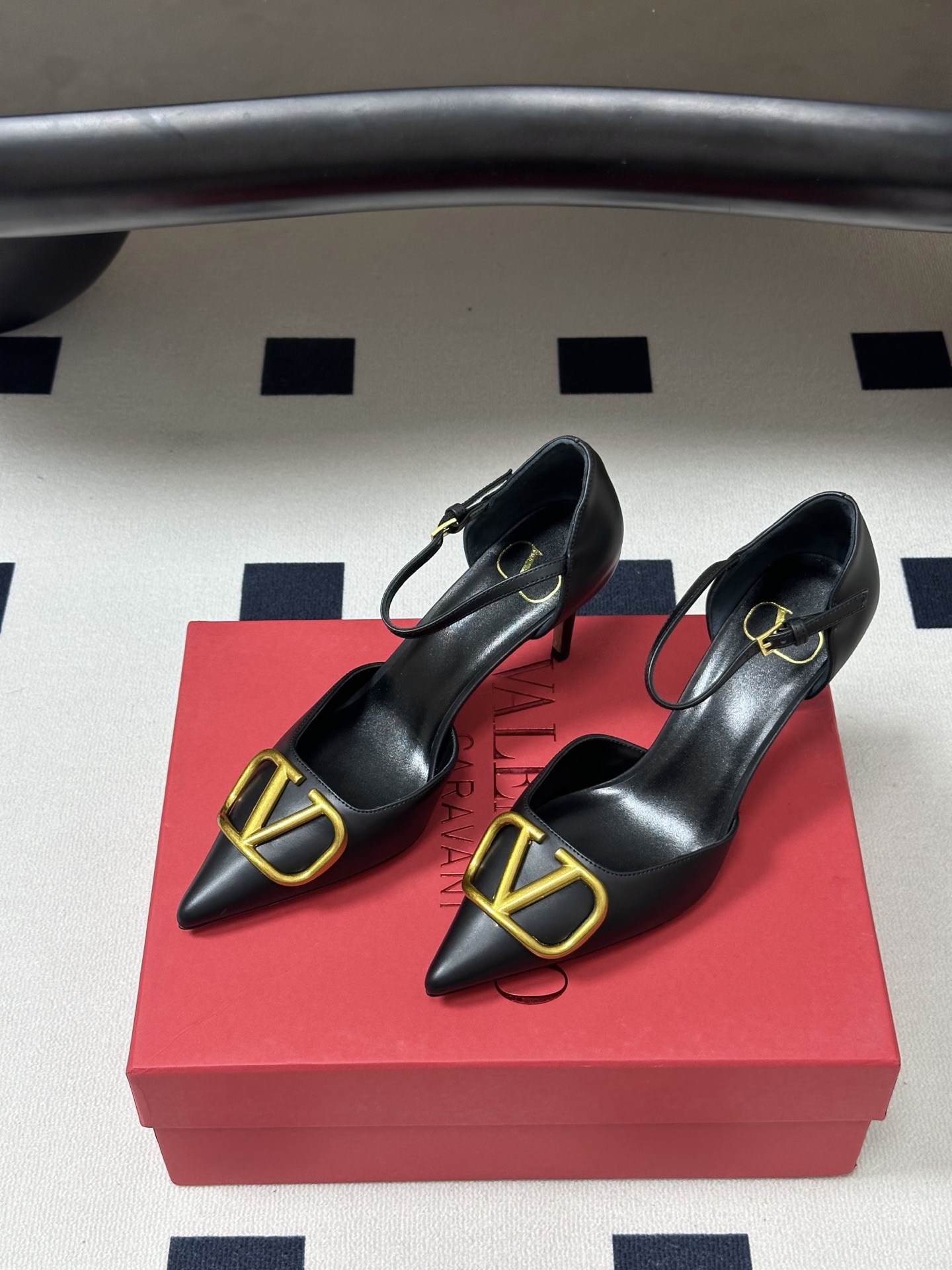 顶级品质（配飞机盒✈️➕10）2026 早春新款Valentino 华伦天奴 VLOGO SIGNATU