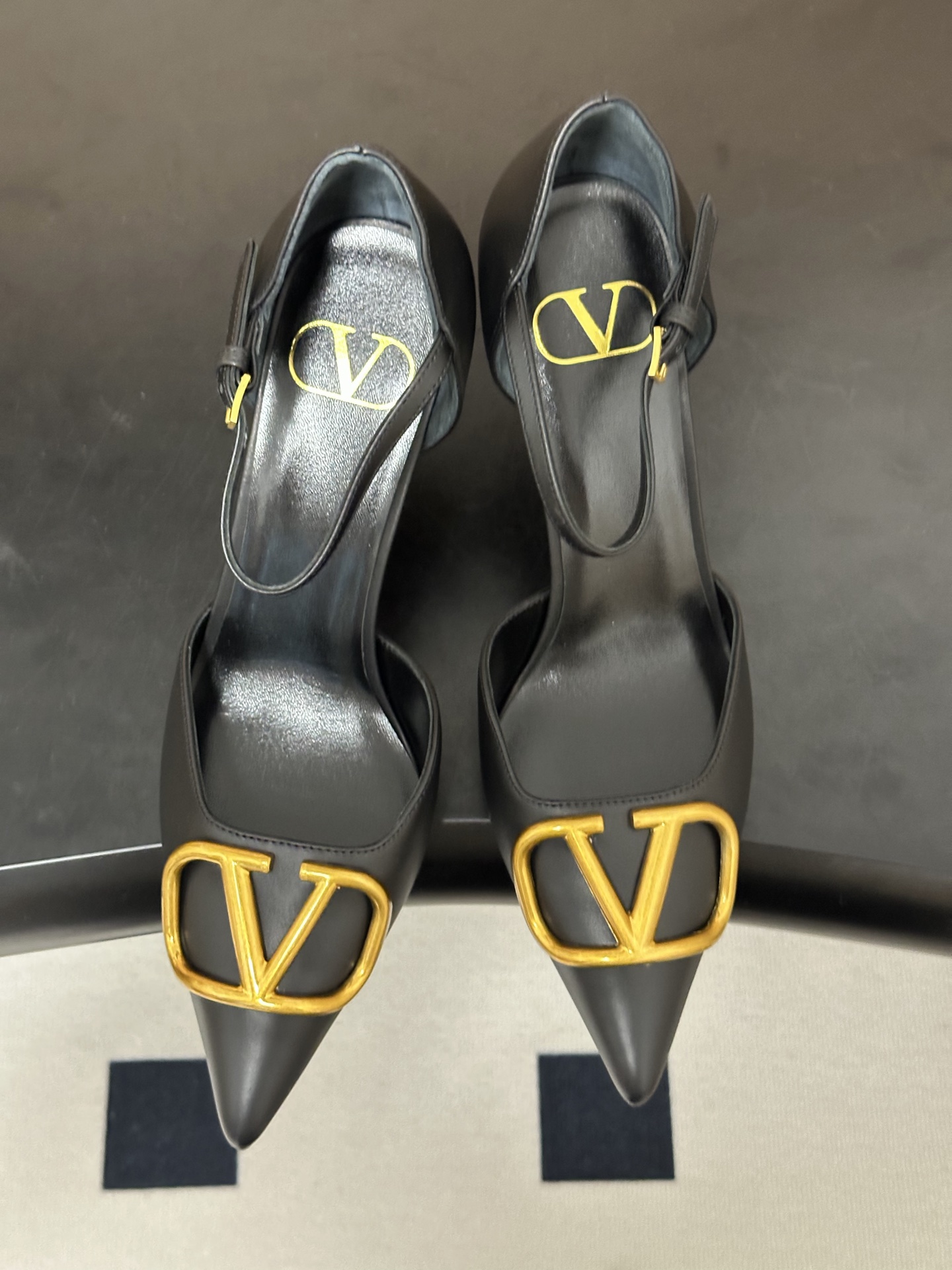 顶级品质（配飞机盒✈️➕10）2026 早春新款Valentino 华伦天奴 VLOGO SIGNATU