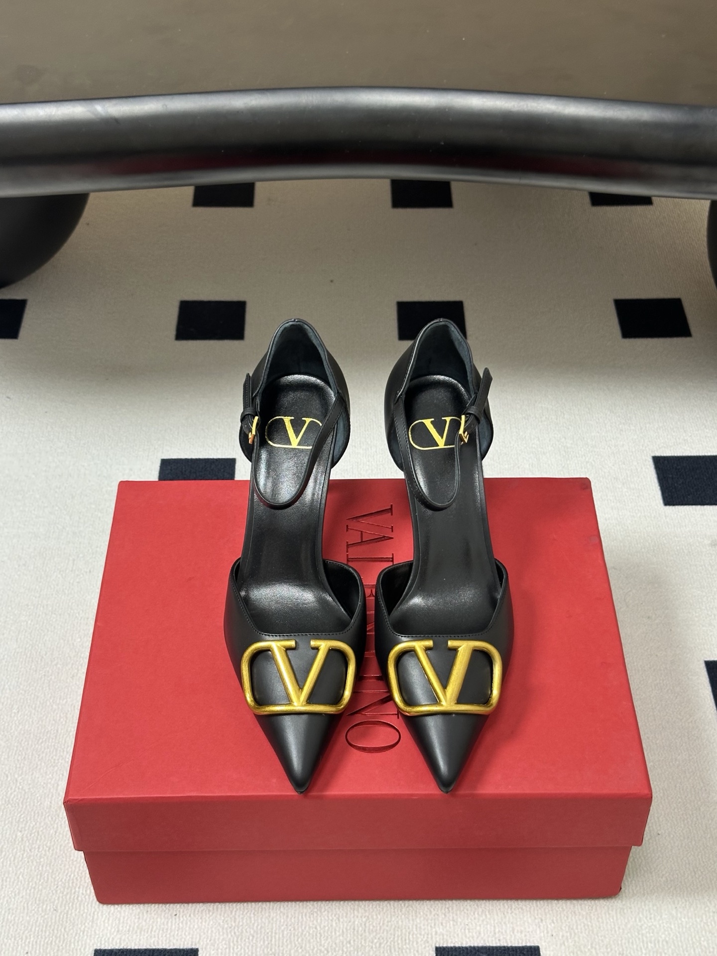 顶级品质（配飞机盒✈️➕10）2026 早春新款Valentino 华伦天奴 VLOGO SIGNATU