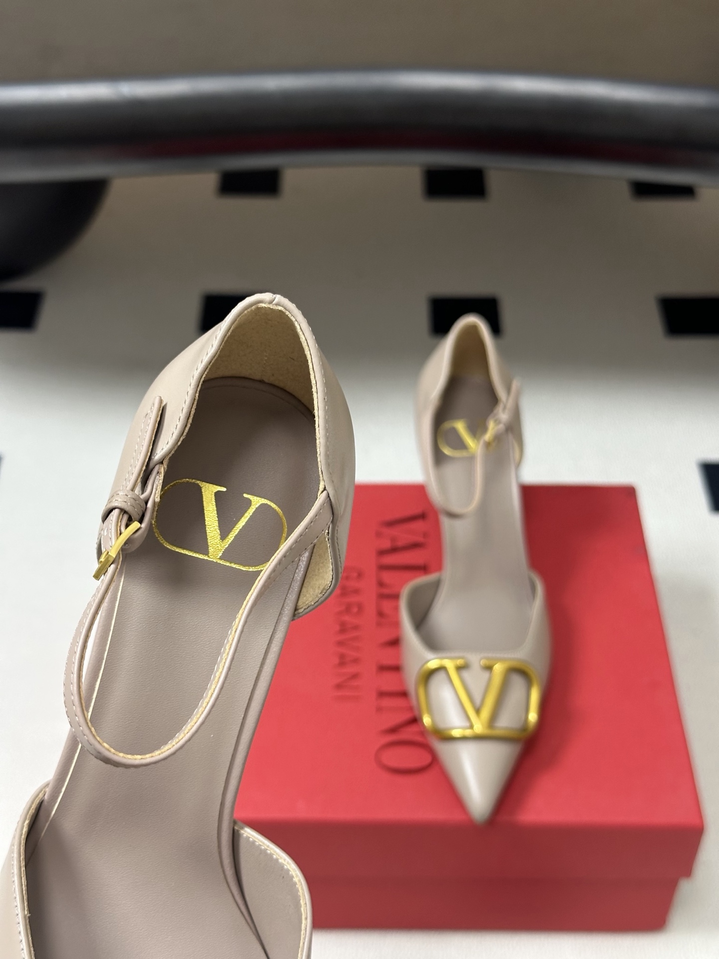 顶级品质(配飞机盒✈️➕10)2026 早春新款Valentino 华伦天奴 VLOGO SIGNATU 顶级品质(配飞机盒✈️➕10)2026 早春新款Valentino 华伦天奴 VLOGO SIGNATU