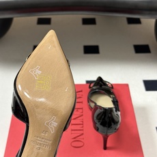 顶级品质(配飞机盒✈️➕10)2026 早春新款Valentino 华伦天奴 VLOGO SIGNATU 顶级品质(配飞机盒✈️➕10)2026 早春新款Valentino 华伦天奴 VLOGO SIGNATU