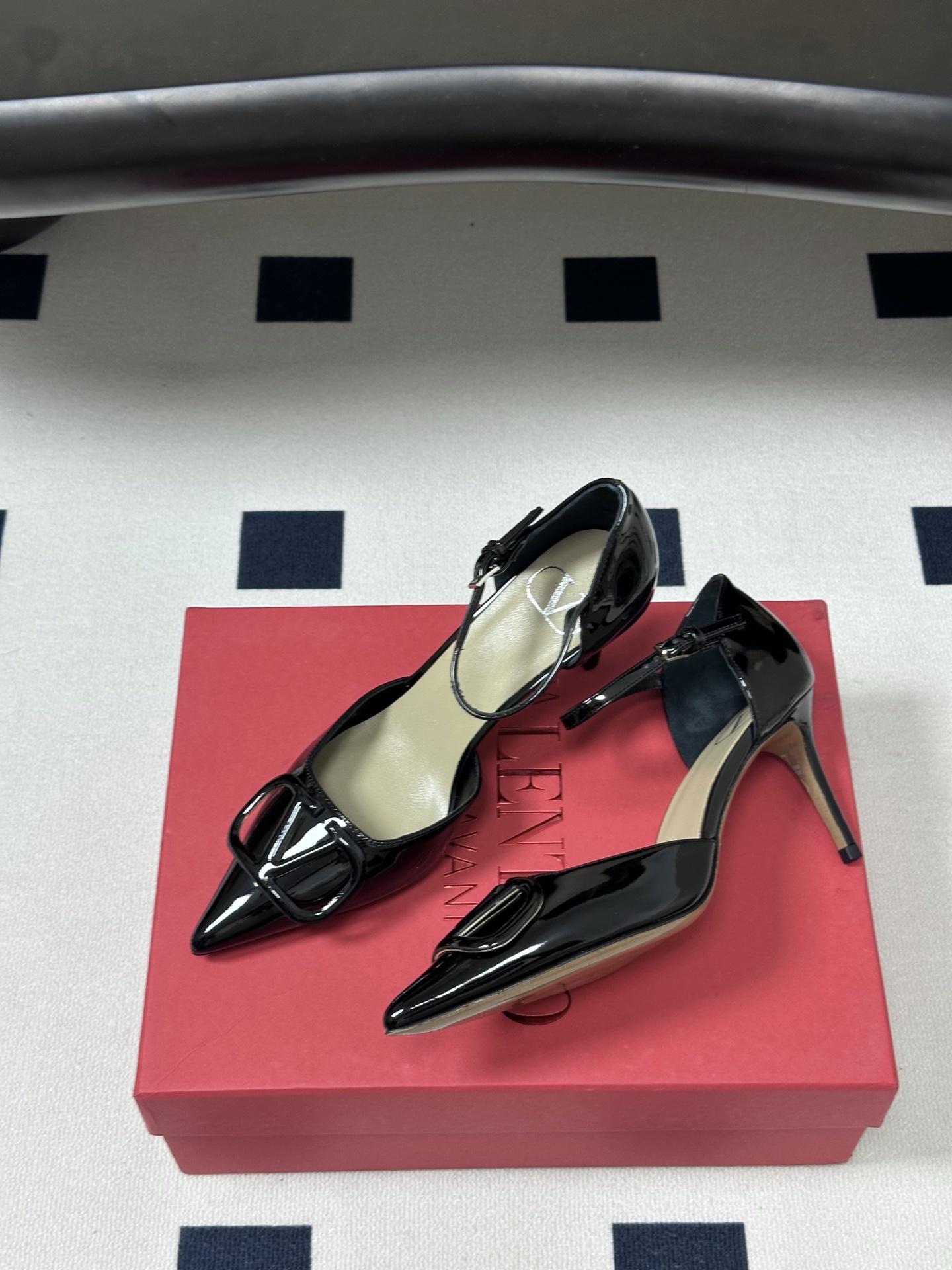 顶级品质(配飞机盒✈️➕10)2026 早春新款Valentino 华伦天奴 VLOGO SIGNATU 顶级品质(配飞机盒✈️➕10)2026 早春新款Valentino 华伦天奴 VLOGO SIGNATU