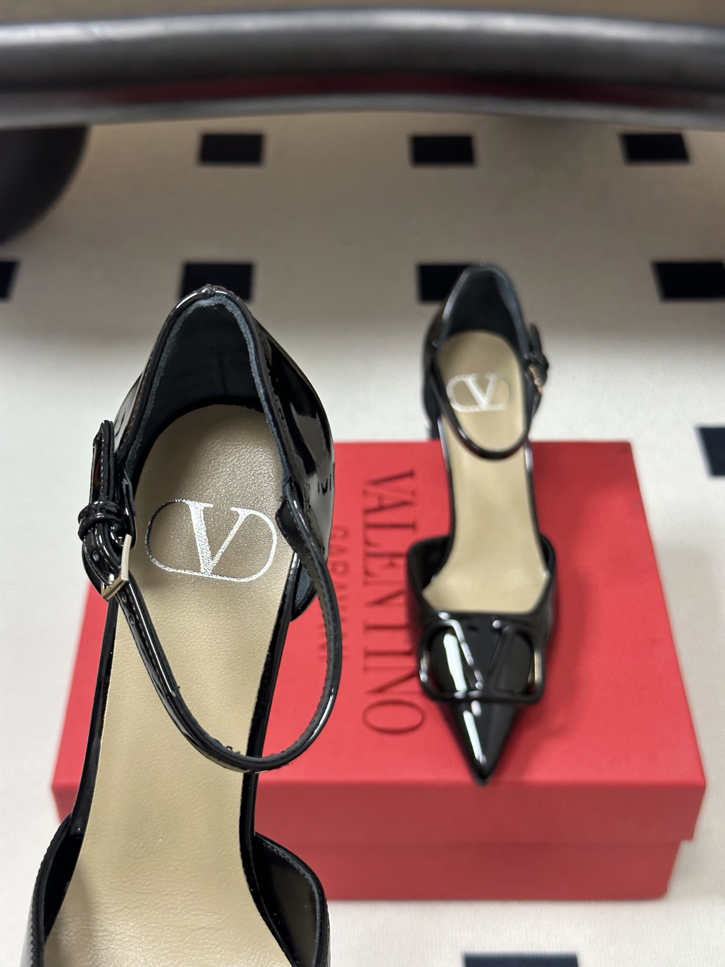 顶级品质(配飞机盒✈️➕10)2026 早春新款Valentino 华伦天奴 VLOGO SIGNATU 顶级品质(配飞机盒✈️➕10)2026 早春新款Valentino 华伦天奴 VLOGO SIGNATU