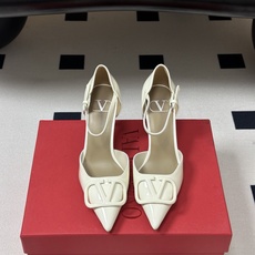 顶级品质(配飞机盒✈️➕10)2026 早春新款Valentino 华伦天奴 VLOGO SIGNATU 顶级品质(配飞机盒✈️➕10)2026 早春新款Valentino 华伦天奴 VLOGO SIGNATU