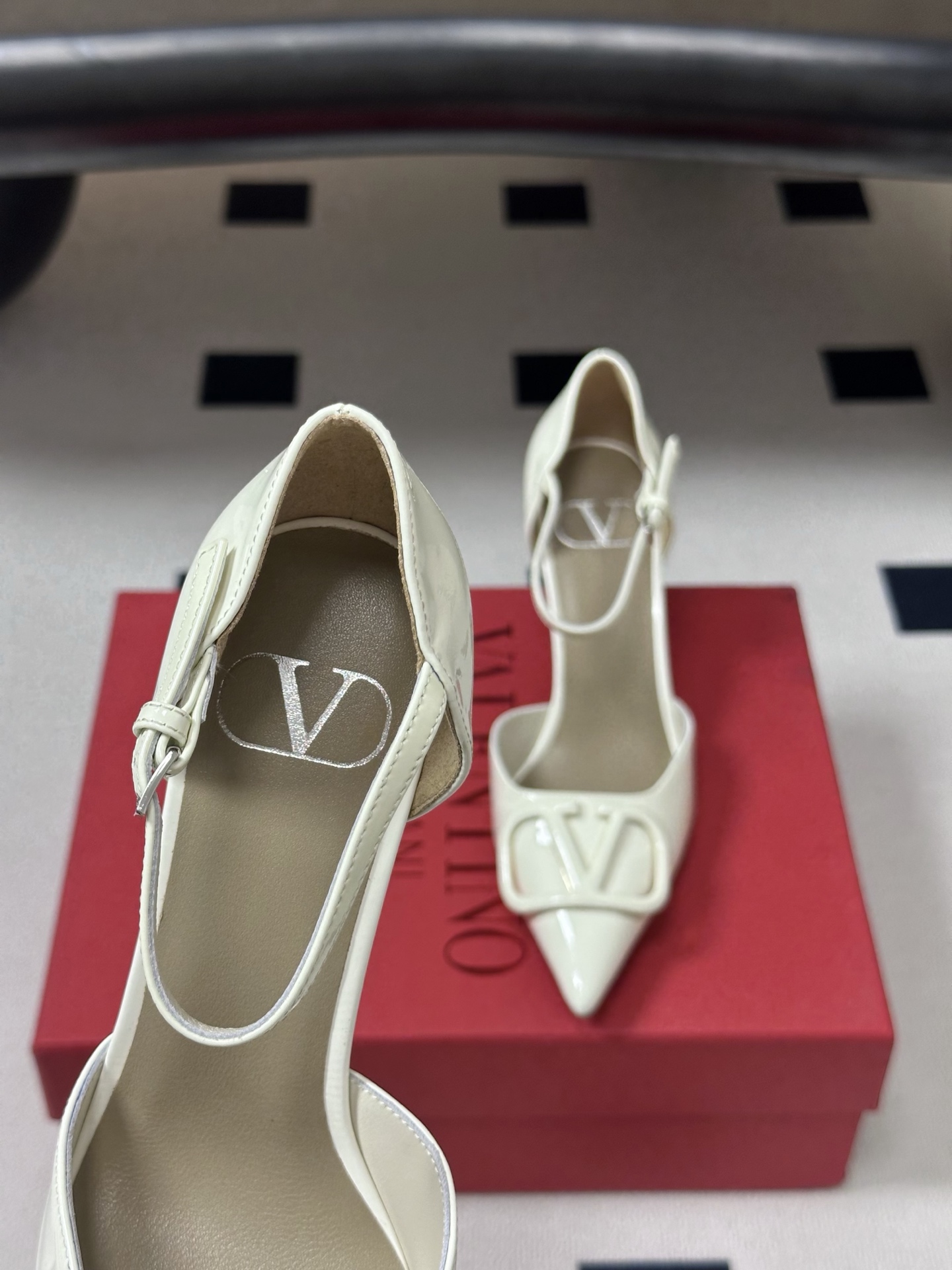顶级品质(配飞机盒✈️➕10)2026 早春新款Valentino 华伦天奴 VLOGO SIGNATU 顶级品质(配飞机盒✈️➕10)2026 早春新款Valentino 华伦天奴 VLOGO SIGNATU