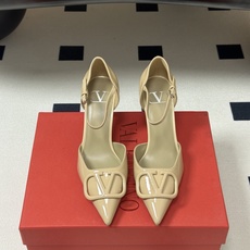 顶级品质(配飞机盒✈️➕10)2026 早春新款Valentino 华伦天奴 VLOGO SIGNATU 顶级品质(配飞机盒✈️➕10)2026 早春新款Valentino 华伦天奴 VLOGO SIGNATU