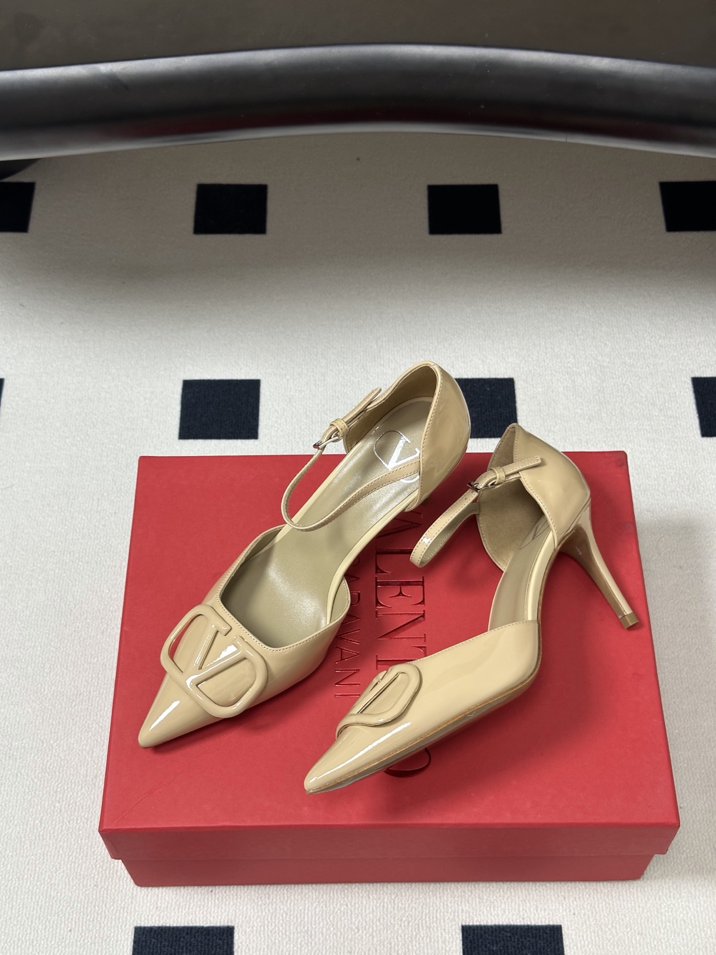 顶级品质(配飞机盒✈️➕10)2026 早春新款Valentino 华伦天奴 VLOGO SIGNATU 顶级品质(配飞机盒✈️➕10)2026 早春新款Valentino 华伦天奴 VLOGO SIGNATU