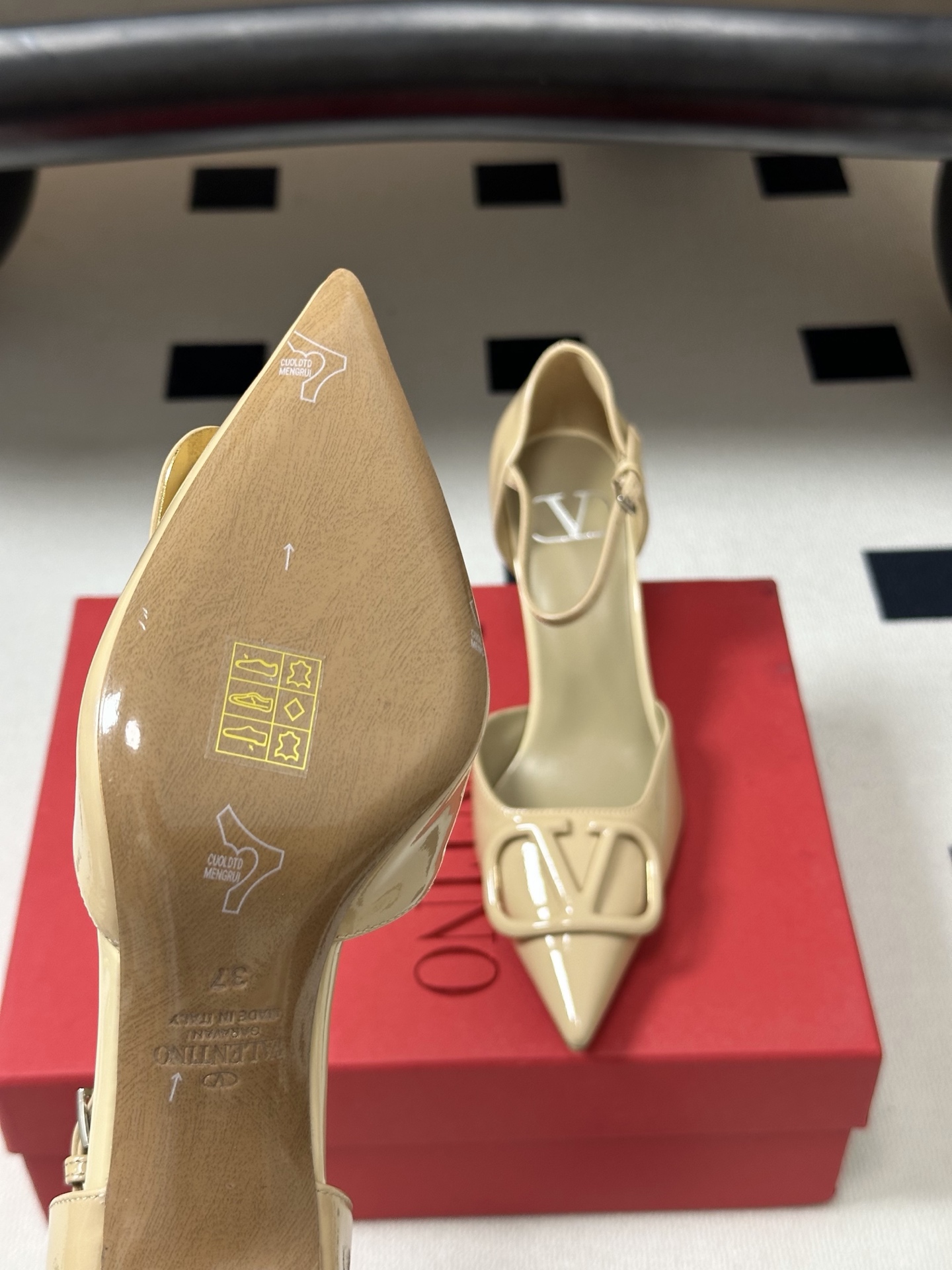 顶级品质(配飞机盒✈️➕10)2026 早春新款Valentino 华伦天奴 VLOGO SIGNATU 顶级品质(配飞机盒✈️➕10)2026 早春新款Valentino 华伦天奴 VLOGO SIGNATU