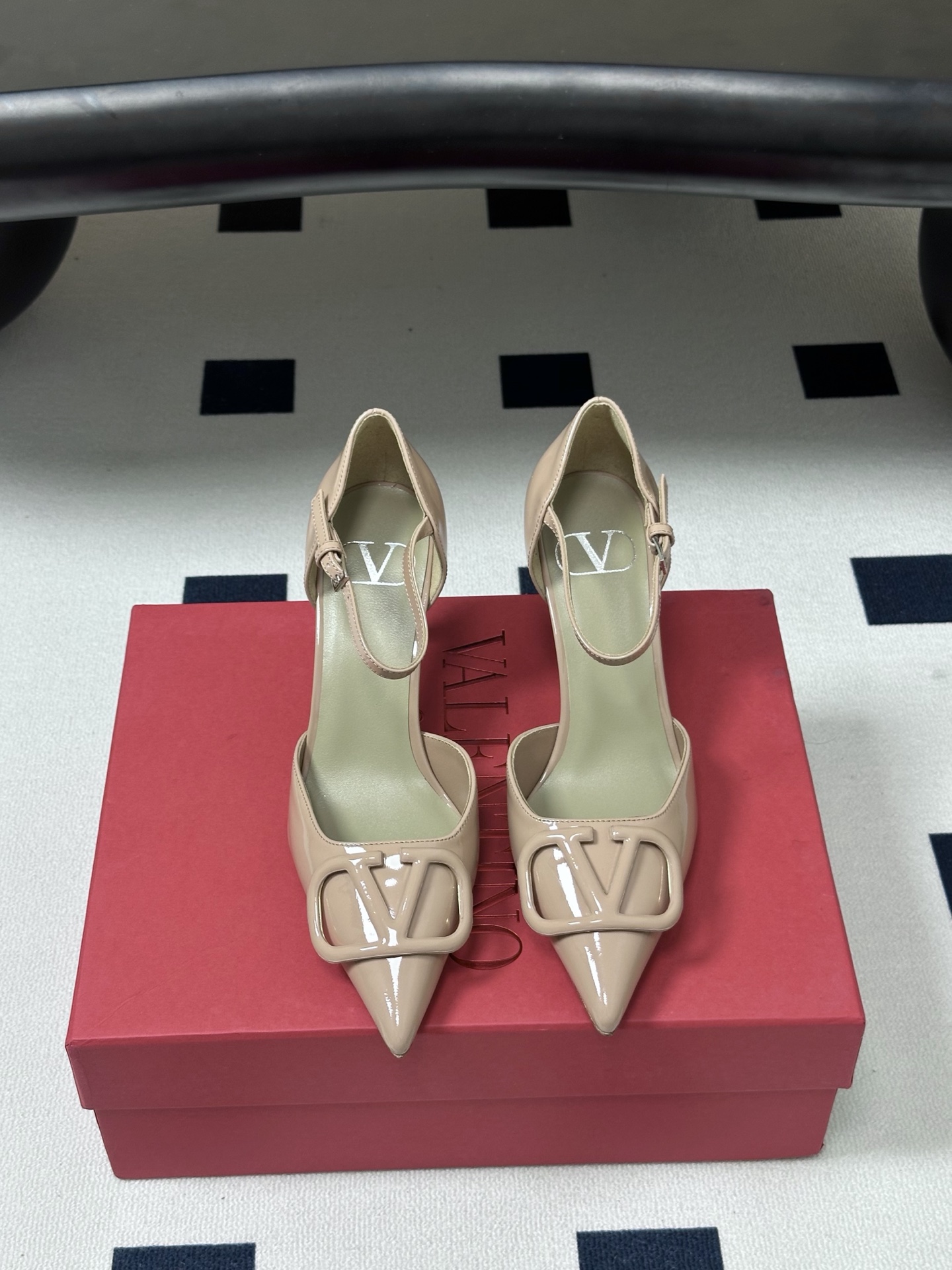 顶级品质（配飞机盒✈️➕10）2026 早春新款Valentino 华伦天奴 VLOGO SIGNATU