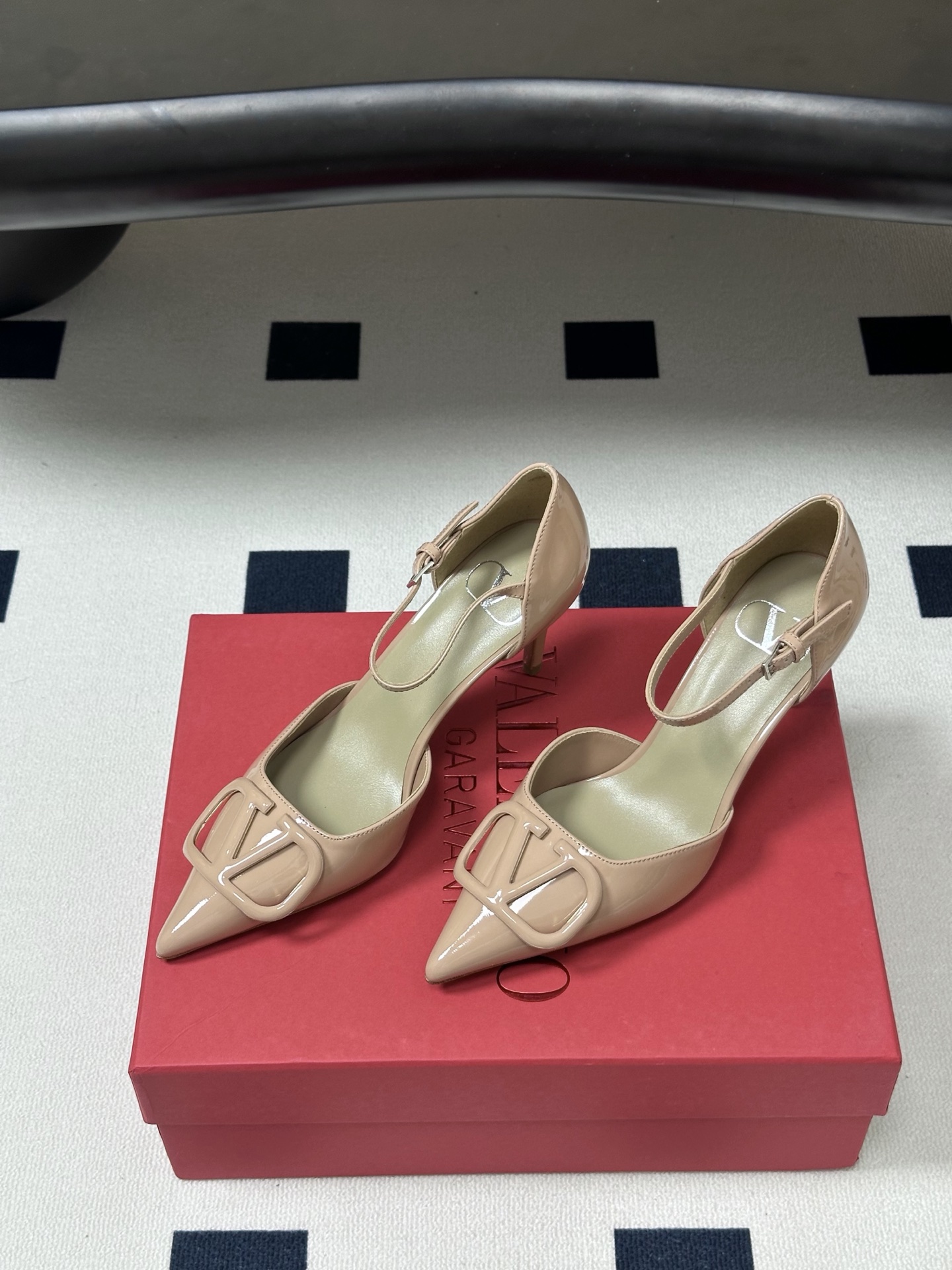 顶级品质（配飞机盒✈️➕10）2026 早春新款Valentino 华伦天奴 VLOGO SIGNATU