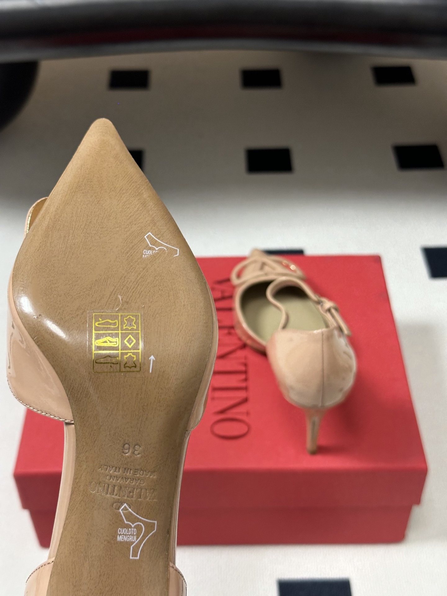 顶级品质（配飞机盒✈️➕10）2026 早春新款Valentino 华伦天奴 VLOGO SIGNATU