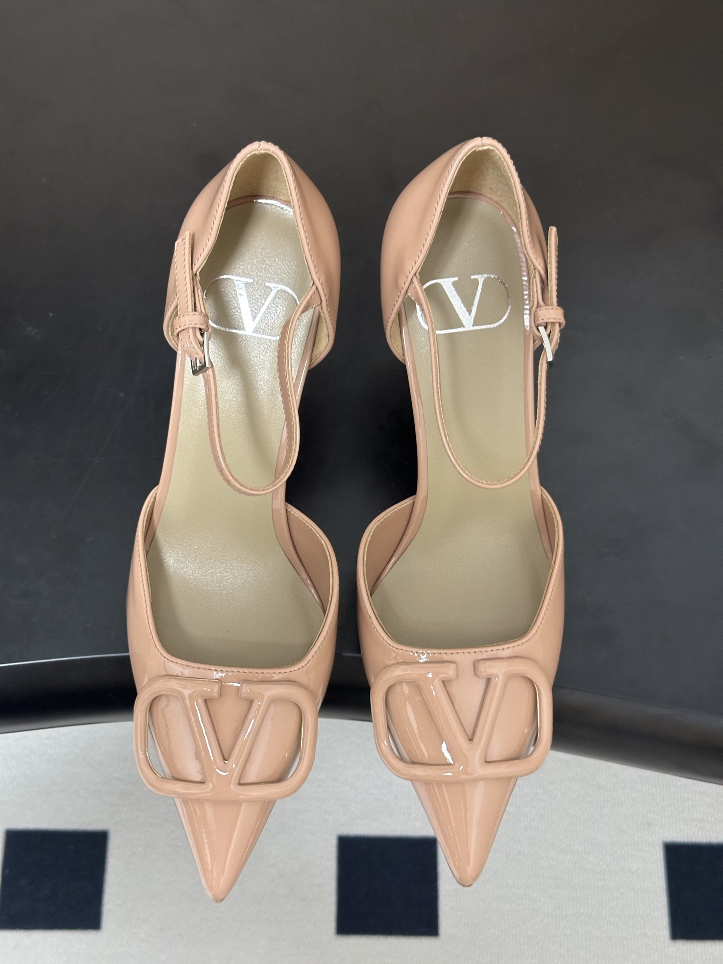 顶级品质（配飞机盒✈️➕10）2026 早春新款Valentino 华伦天奴 VLOGO SIGNATU