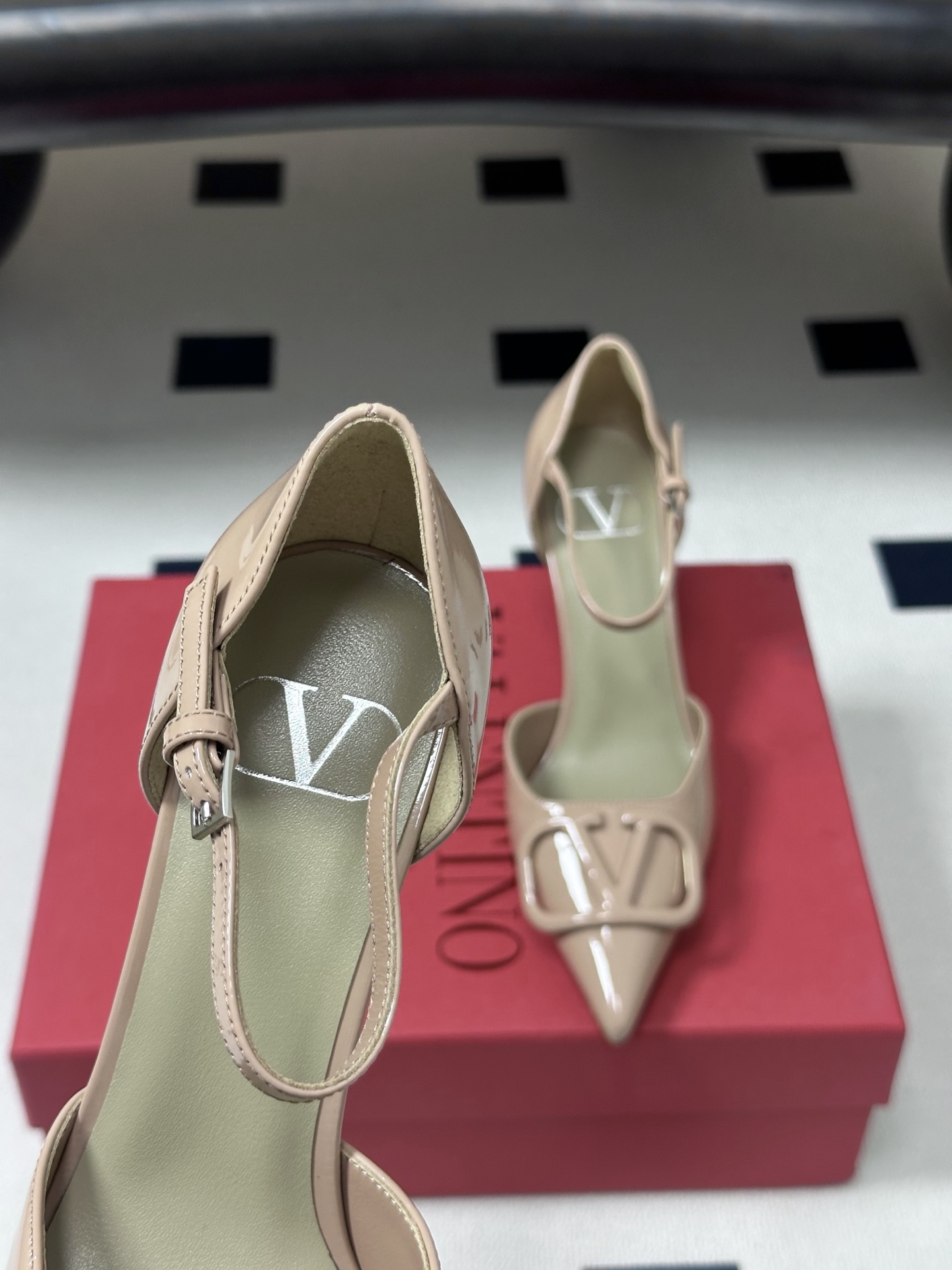 顶级品质（配飞机盒✈️➕10）2026 早春新款Valentino 华伦天奴 VLOGO SIGNATU