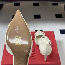 顶级品质(配飞机盒✈️➕10)2026 早春新款Valentino 华伦天奴 VLOGO SIGNATU 顶级品质(配飞机盒✈️➕10)2026 早春新款Valentino 华伦天奴 VLOGO SIGNATU