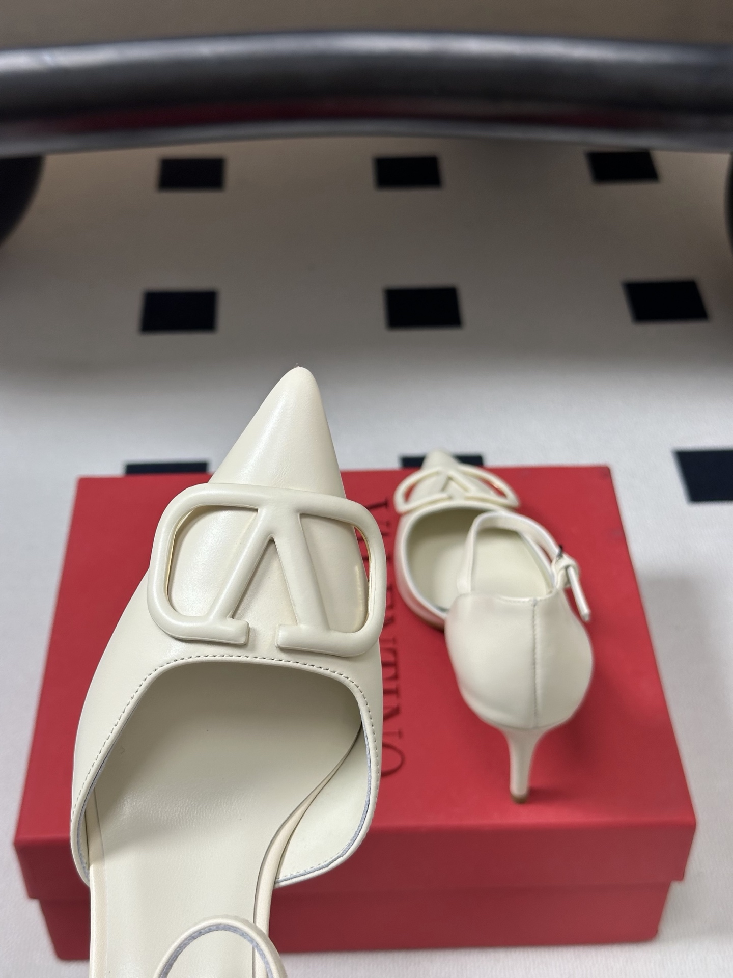 顶级品质(配飞机盒✈️➕10)2026 早春新款Valentino 华伦天奴 VLOGO SIGNATU 顶级品质(配飞机盒✈️➕10)2026 早春新款Valentino 华伦天奴 VLOGO SIGNATU