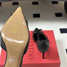 顶级品质(配飞机盒✈️➕10)2026 早春新款Valentino 华伦天奴 VLOGO SIGNATU 顶级品质(配飞机盒✈️➕10)2026 早春新款Valentino 华伦天奴 VLOGO SIGNATU