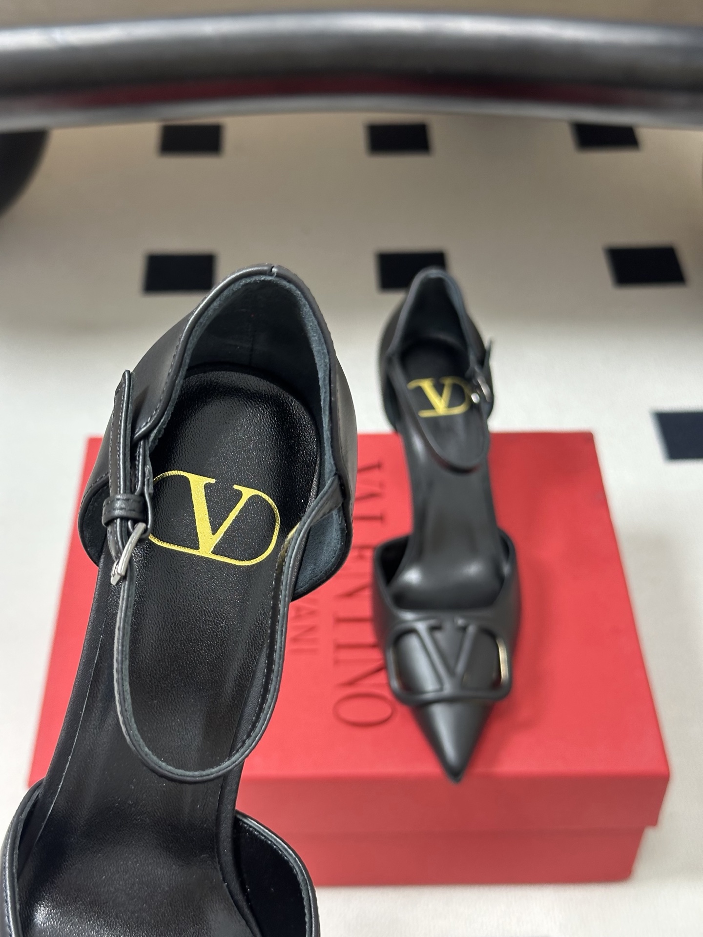 顶级品质(配飞机盒✈️➕10)2026 早春新款Valentino 华伦天奴 VLOGO SIGNATU 顶级品质(配飞机盒✈️➕10)2026 早春新款Valentino 华伦天奴 VLOGO SIGNATU