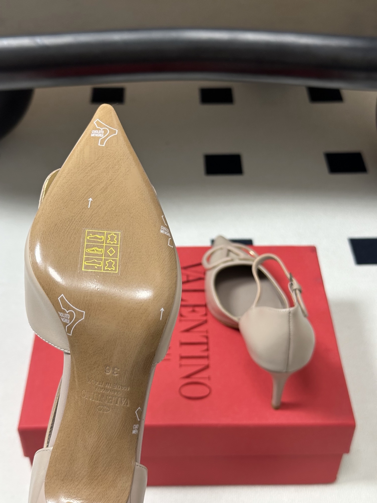 顶级品质（配飞机盒✈️➕10）2026 早春新款Valentino 华伦天奴 VLOGO SIGNATU