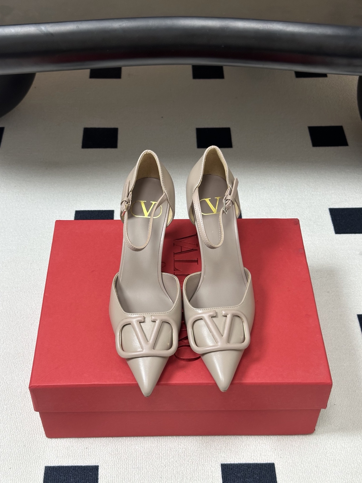 顶级品质（配飞机盒✈️➕10）2026 早春新款Valentino 华伦天奴 VLOGO SIGNATU