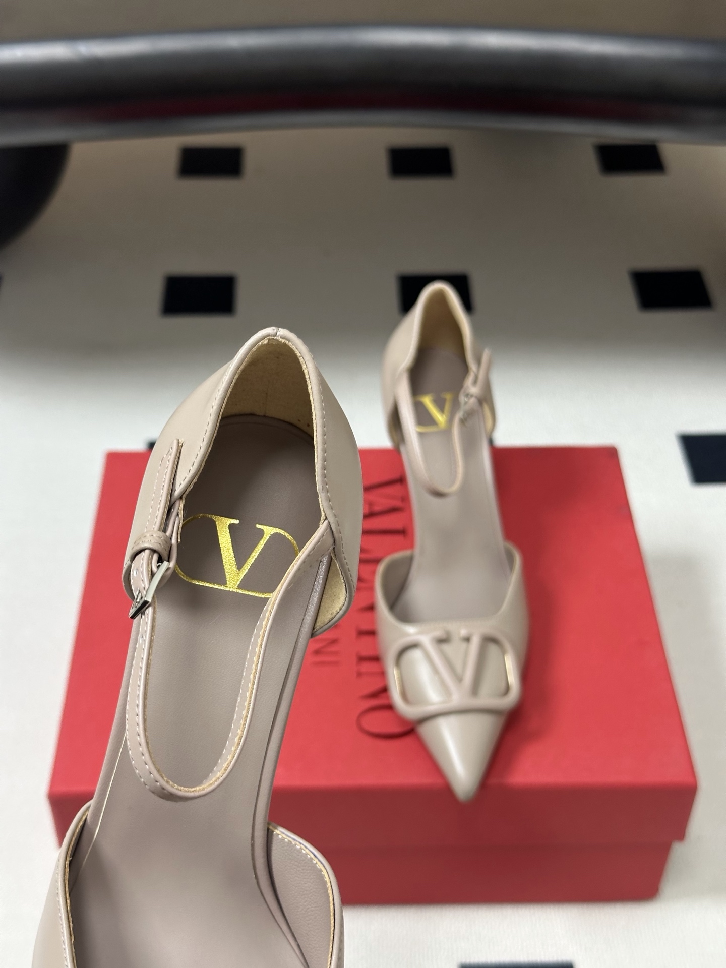 顶级品质（配飞机盒✈️➕10）2026 早春新款Valentino 华伦天奴 VLOGO SIGNATU