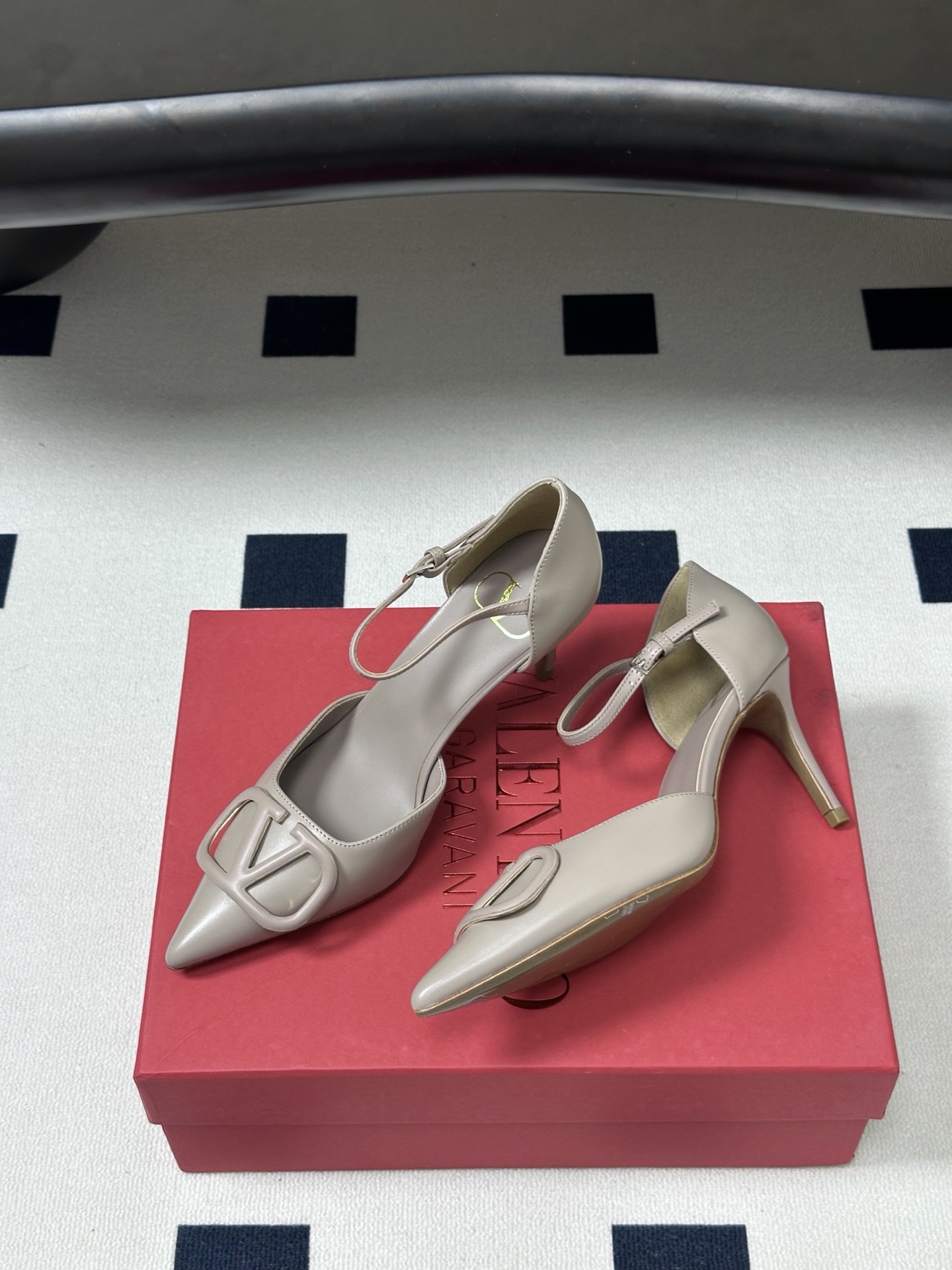 顶级品质（配飞机盒✈️➕10）2026 早春新款Valentino 华伦天奴 VLOGO SIGNATU