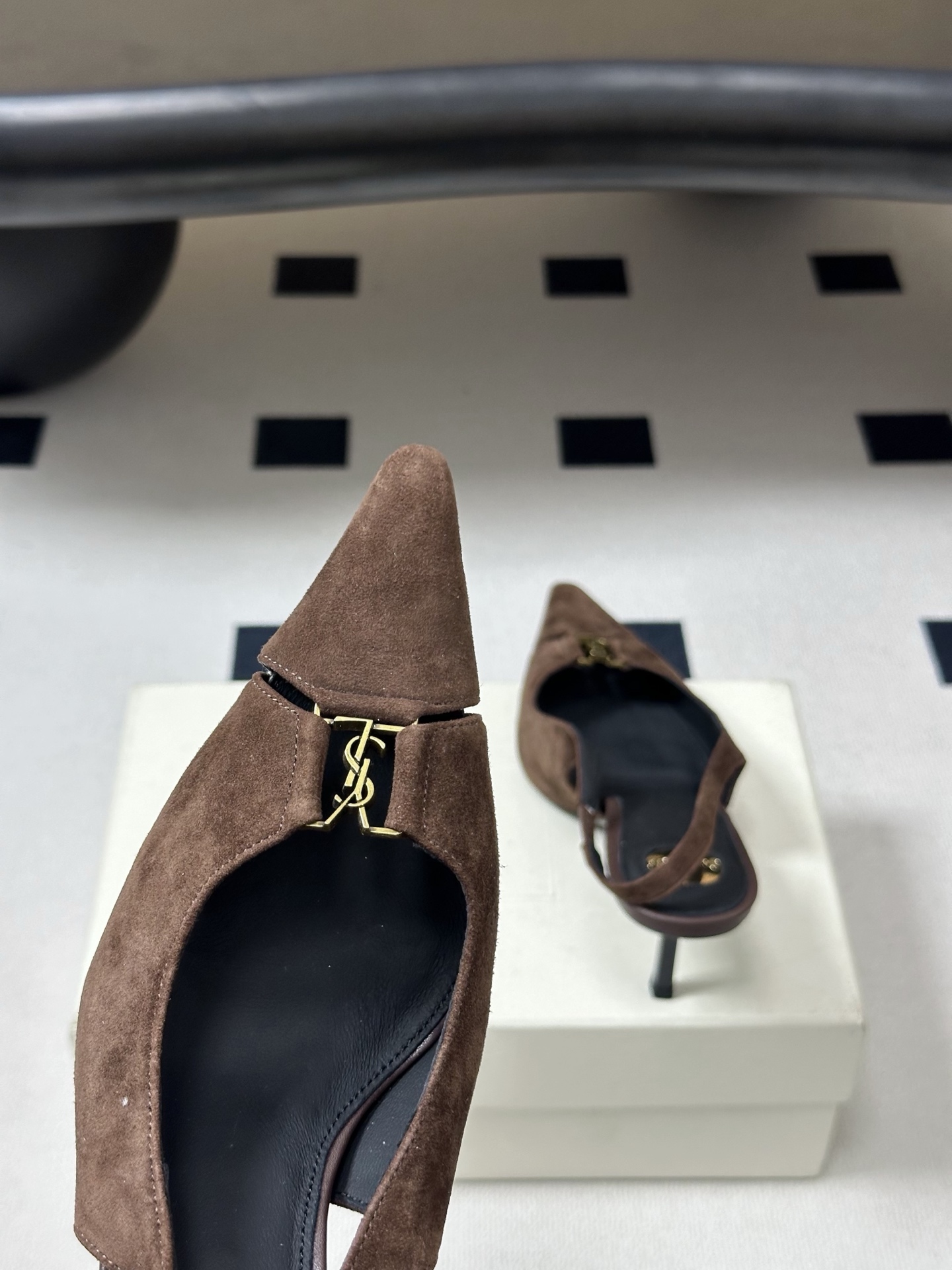 Saint Laurent 圣罗兰 26ss走秀款YSL小方头高跟后空凉鞋经典字母金属扣高跟鞋走秀款 把