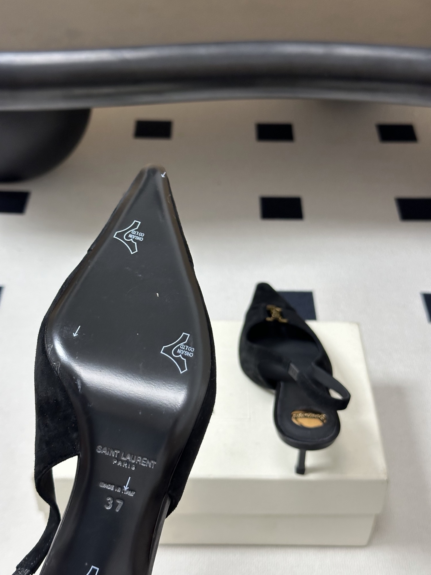 Saint Laurent 圣罗兰 26ss走秀款YSL小方头高跟后空凉鞋经典字母金属扣高跟鞋走秀款 把 Saint Laurent 圣罗兰 26ss走秀款YSL小方头高跟后空凉鞋经典字母金属扣高跟鞋走秀款 把