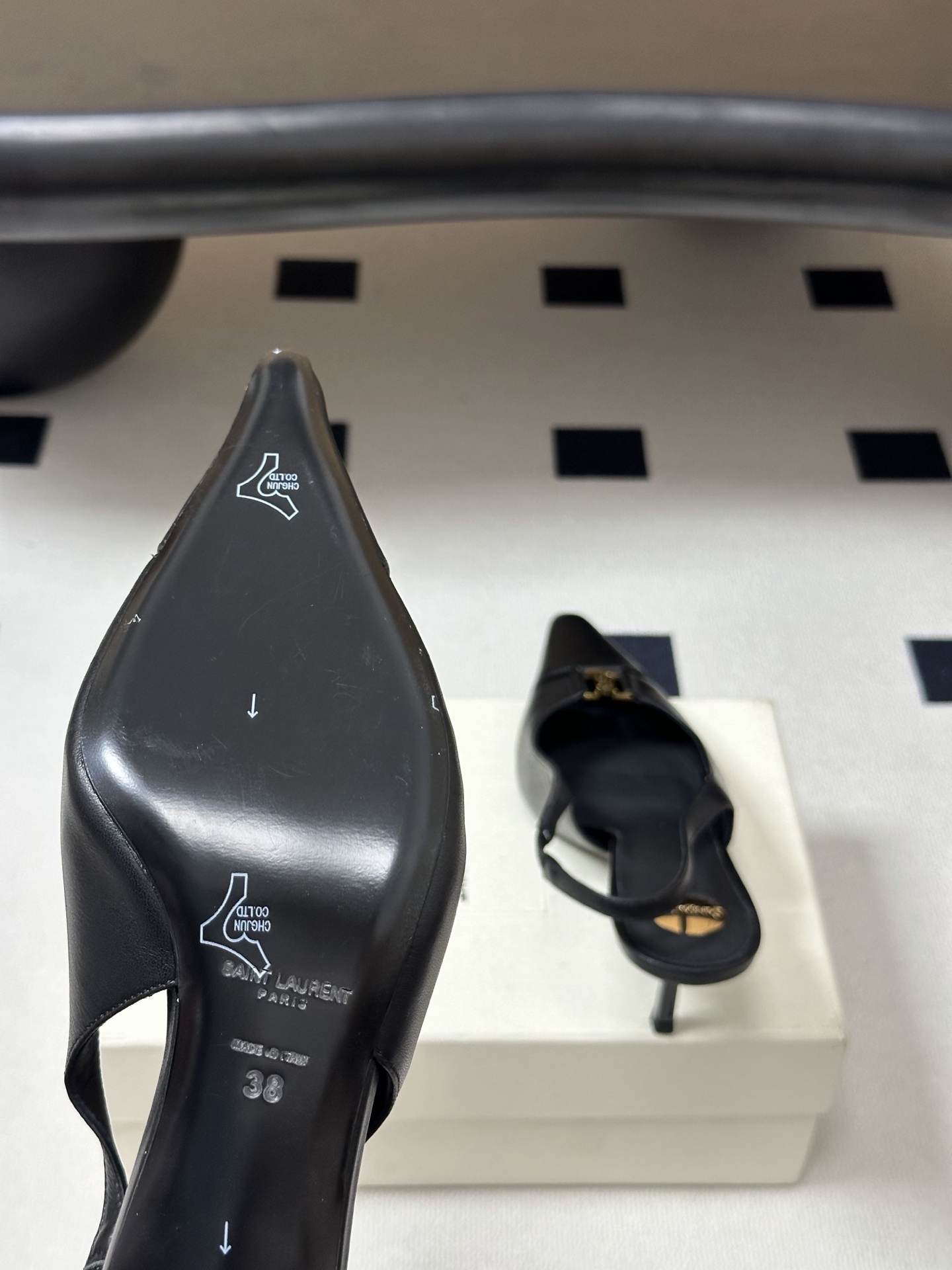 Saint Laurent 圣罗兰 26ss走秀款YSL小方头高跟后空凉鞋经典字母金属扣高跟鞋走秀款 把 Saint Laurent 圣罗兰 26ss走秀款YSL小方头高跟后空凉鞋经典字母金属扣高跟鞋走秀款 把