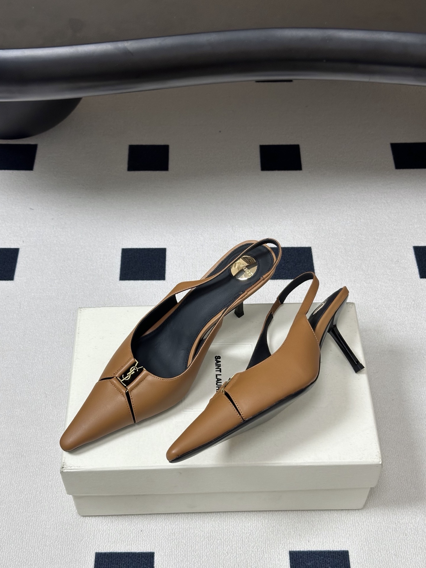 Saint Laurent 圣罗兰 26ss走秀款YSL小方头高跟后空凉鞋经典字母金属扣高跟鞋走秀款 把 Saint Laurent 圣罗兰 26ss走秀款YSL小方头高跟后空凉鞋经典字母金属扣高跟鞋走秀款 把