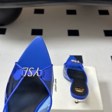 Saint Laurent 26SS春夏新款 YSL 尖头经典字母钻扣高跟拖鞋 PVC胶片金属跟凉拖鞋自 Saint Laurent 26SS春夏新款 YSL 尖头经典字母钻扣高跟拖鞋 PVC胶片金属跟凉拖鞋自
