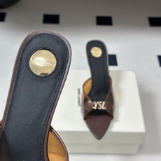 Saint Laurent 26SS春夏新款 YSL 尖头经典字母钻扣高跟拖鞋 PVC胶片金属跟凉拖鞋自 Saint Laurent 26SS春夏新款 YSL 尖头经典字母钻扣高跟拖鞋 PVC胶片金属跟凉拖鞋自
